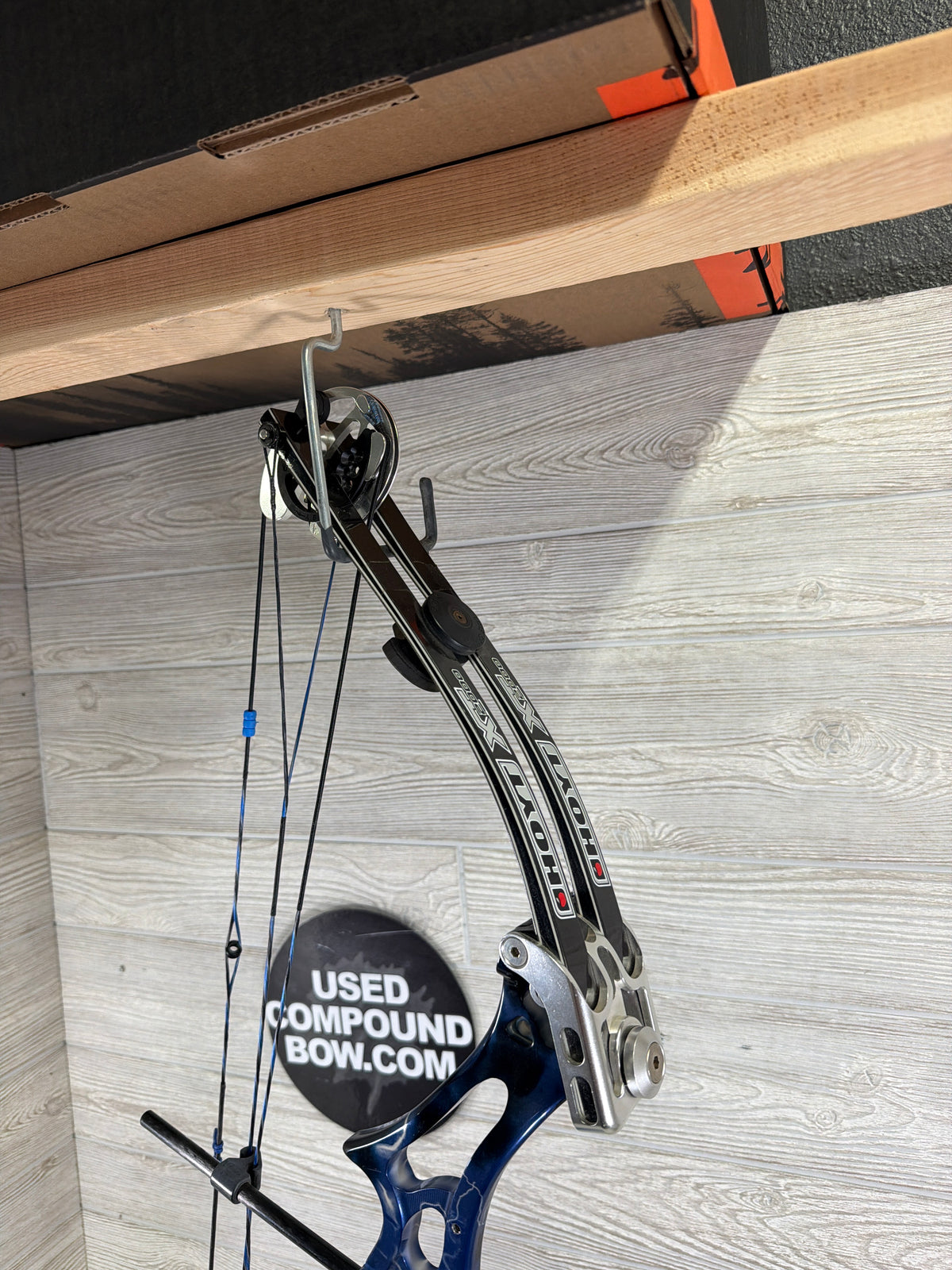 Used Hoyt Pro Tech Vintage Target Bow Blue Lightning Right Hand 60-70# 27.5-30" 65% Let-off