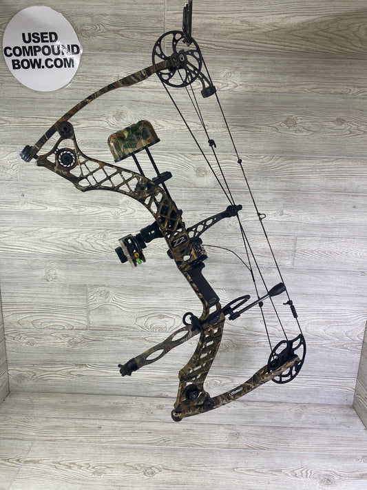 Used Mathews Z2 Right Handed Bow Package 27" 60-70# Lost Camo