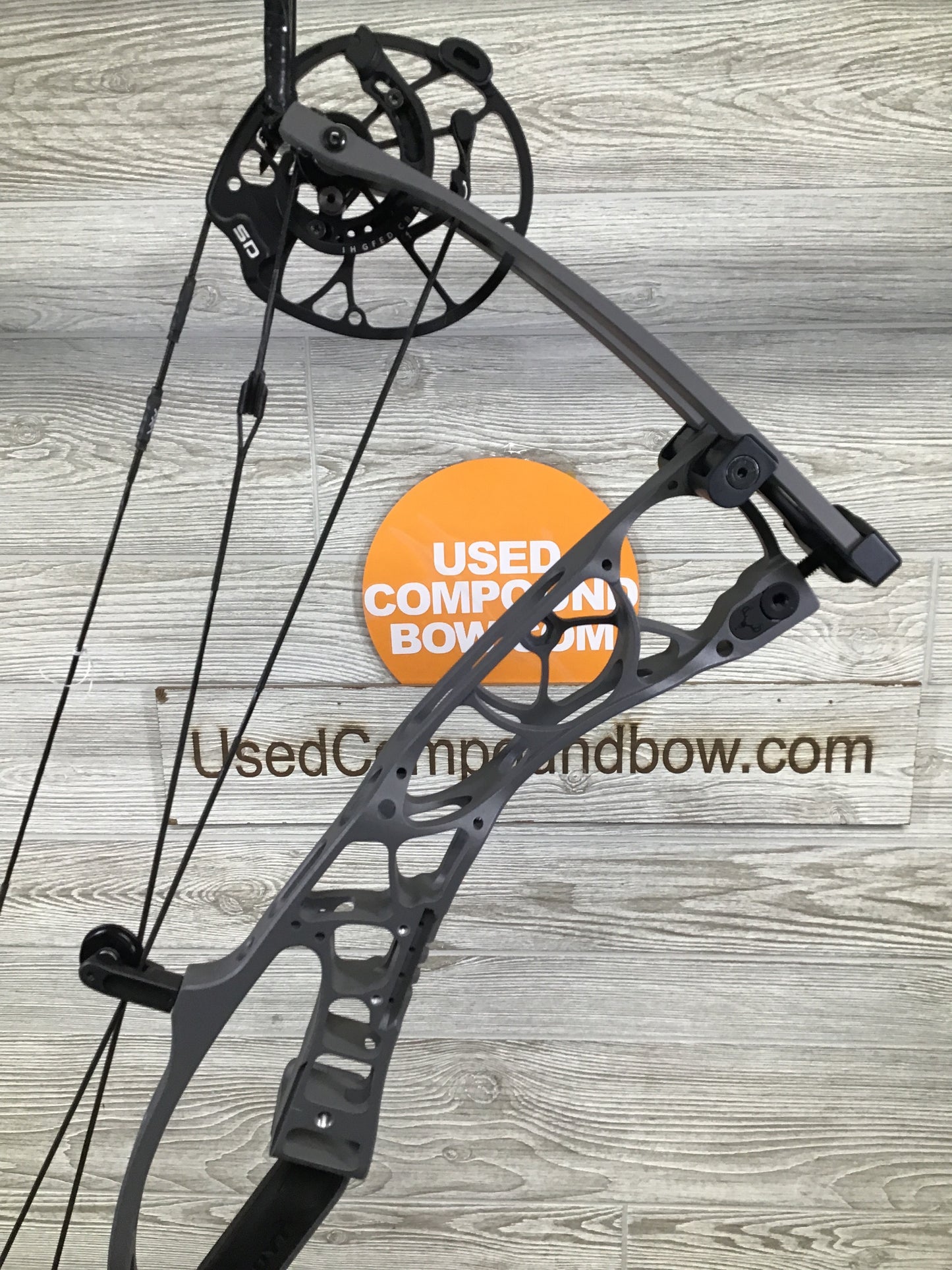 Used Hoyt Alpha AX-2 SD Tombstone 40-50# Right Handed