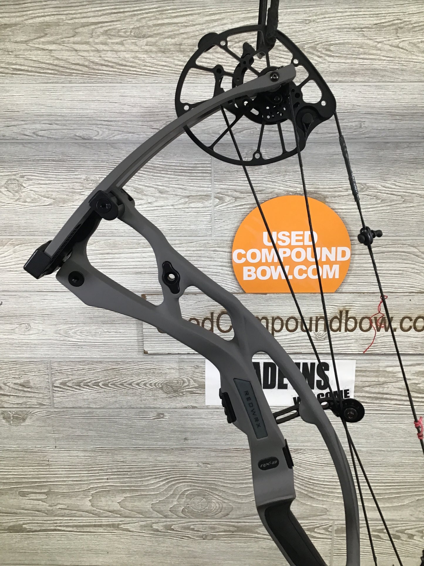Hoyt RX-8 Right Hand 60-70# Tombstone 28.5-30"