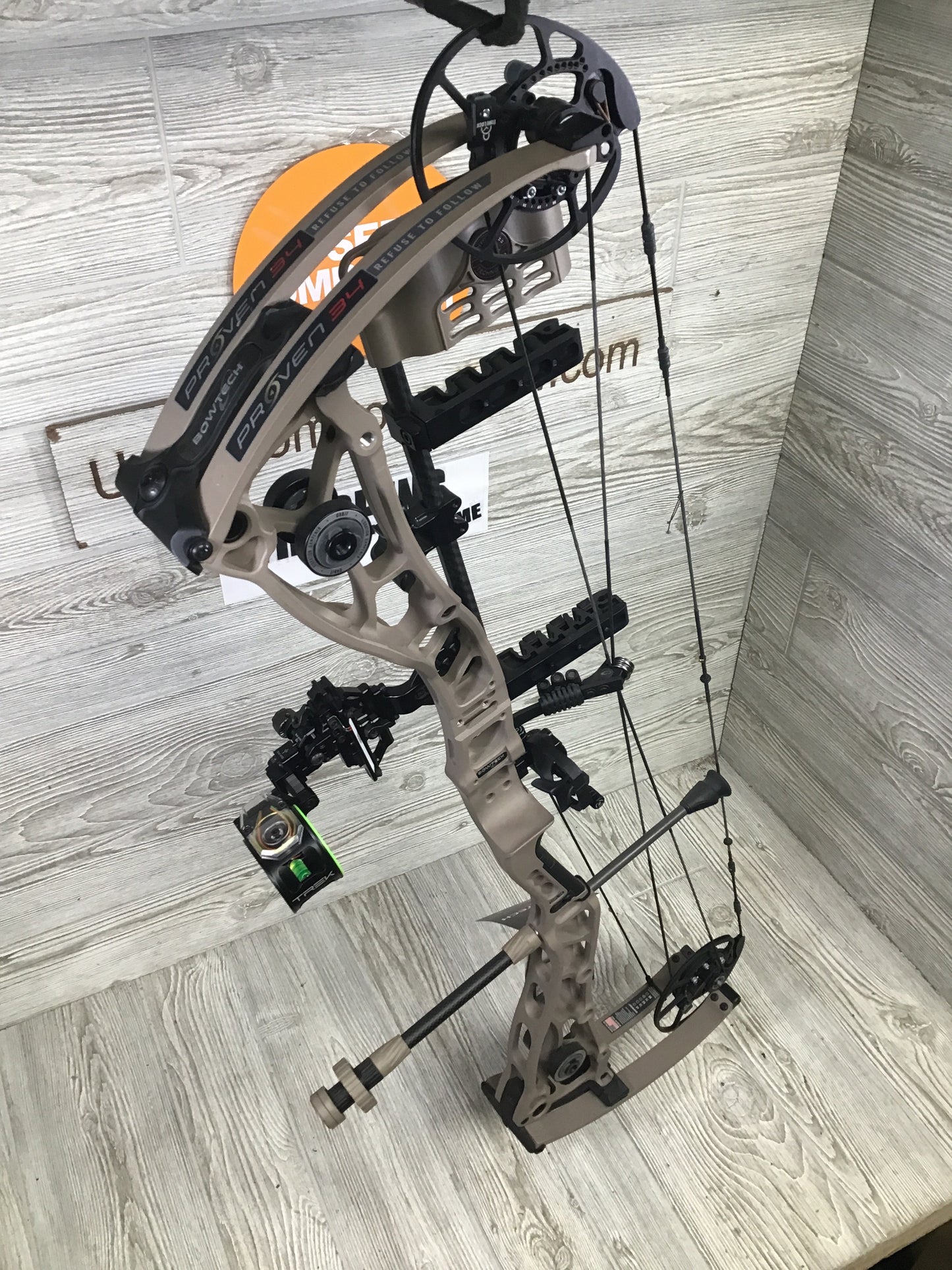 Bowtech Proven 34 Sandstone Medium Cam Right Handed 25-30" 60-70lbs Package