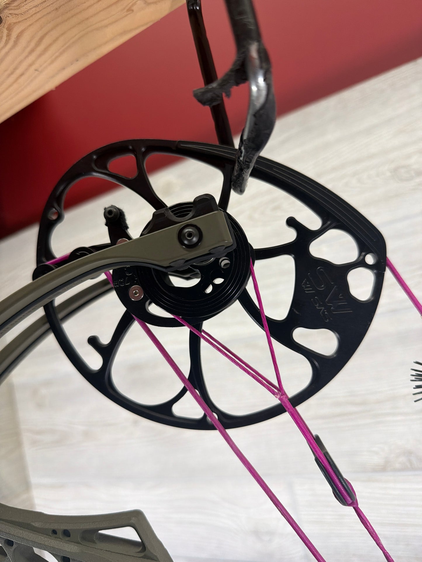 Used mathews Phase 4 29 Left Hand 29" 70lb Green Ambush Bow