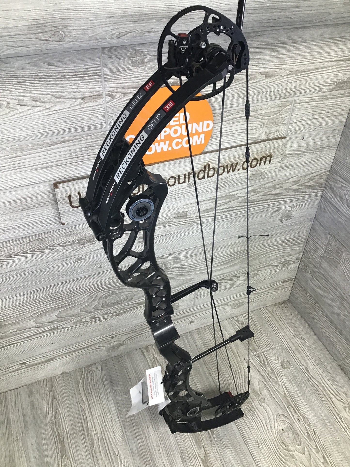 Used Bowtech Reckoning Gen 2 39 50-60# Right Hand Speedway Gray Med Cam