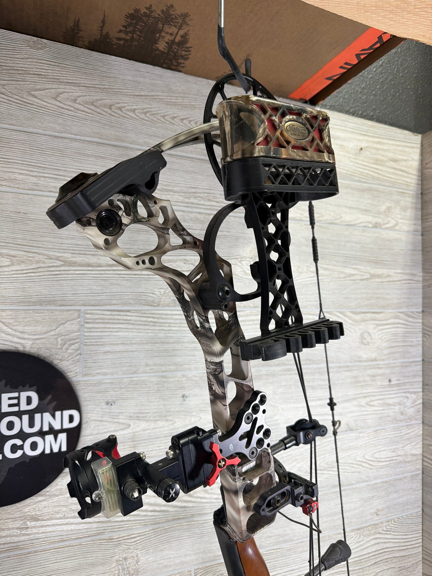 Mathews Triax 70lb 28" lost camo Left Hand Bow Pkg