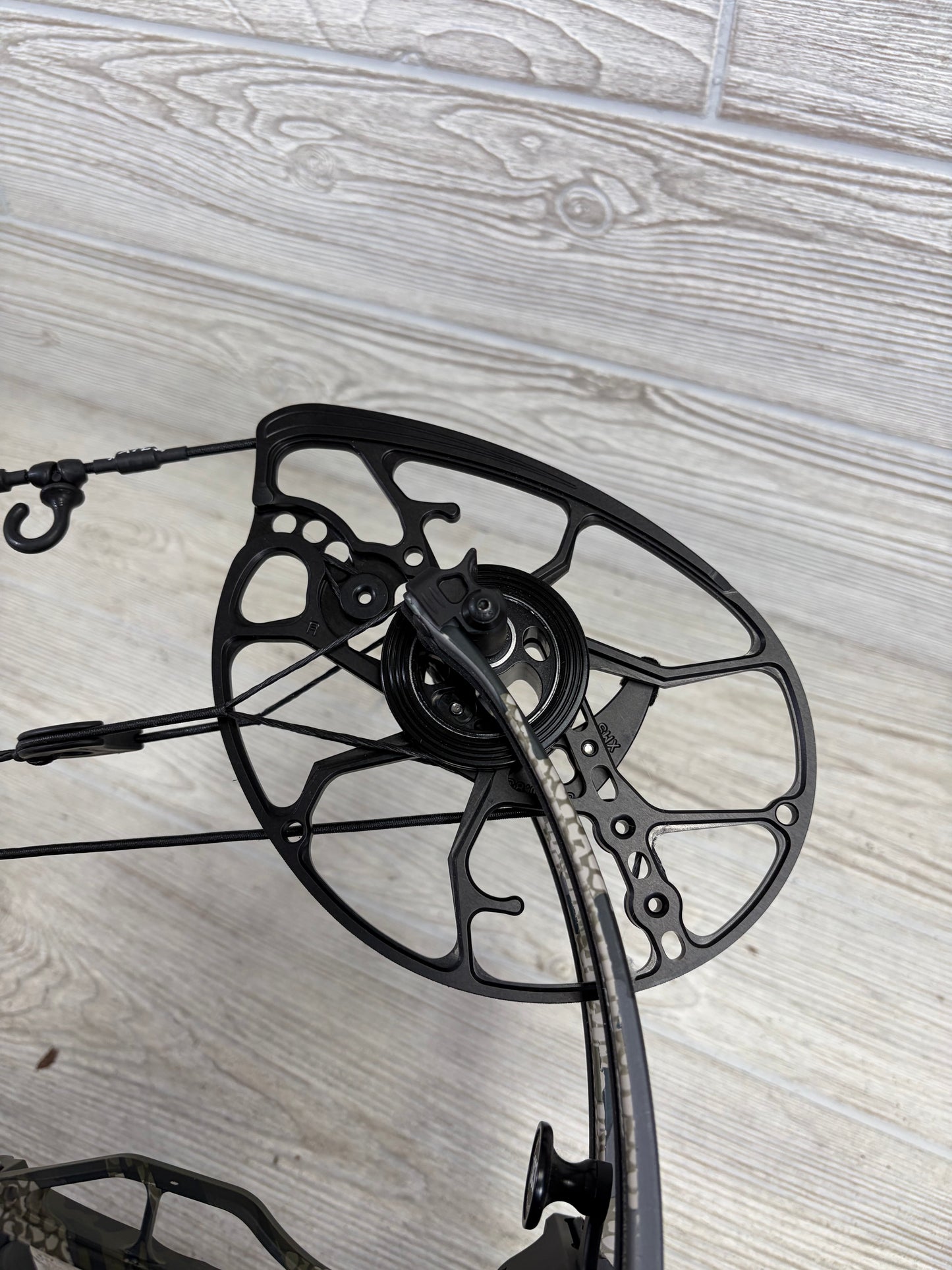 Used Mathews Lift X 33 Right Hand Kuiu Verde