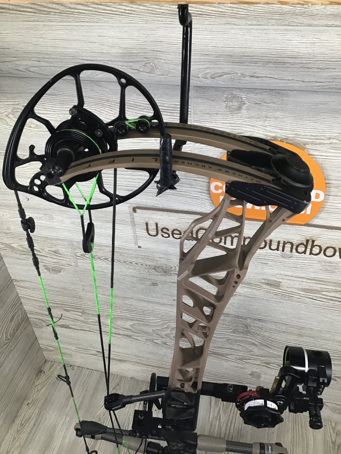 Used Mathews Lift 33 RH Earth Fade to Black Loaded Package