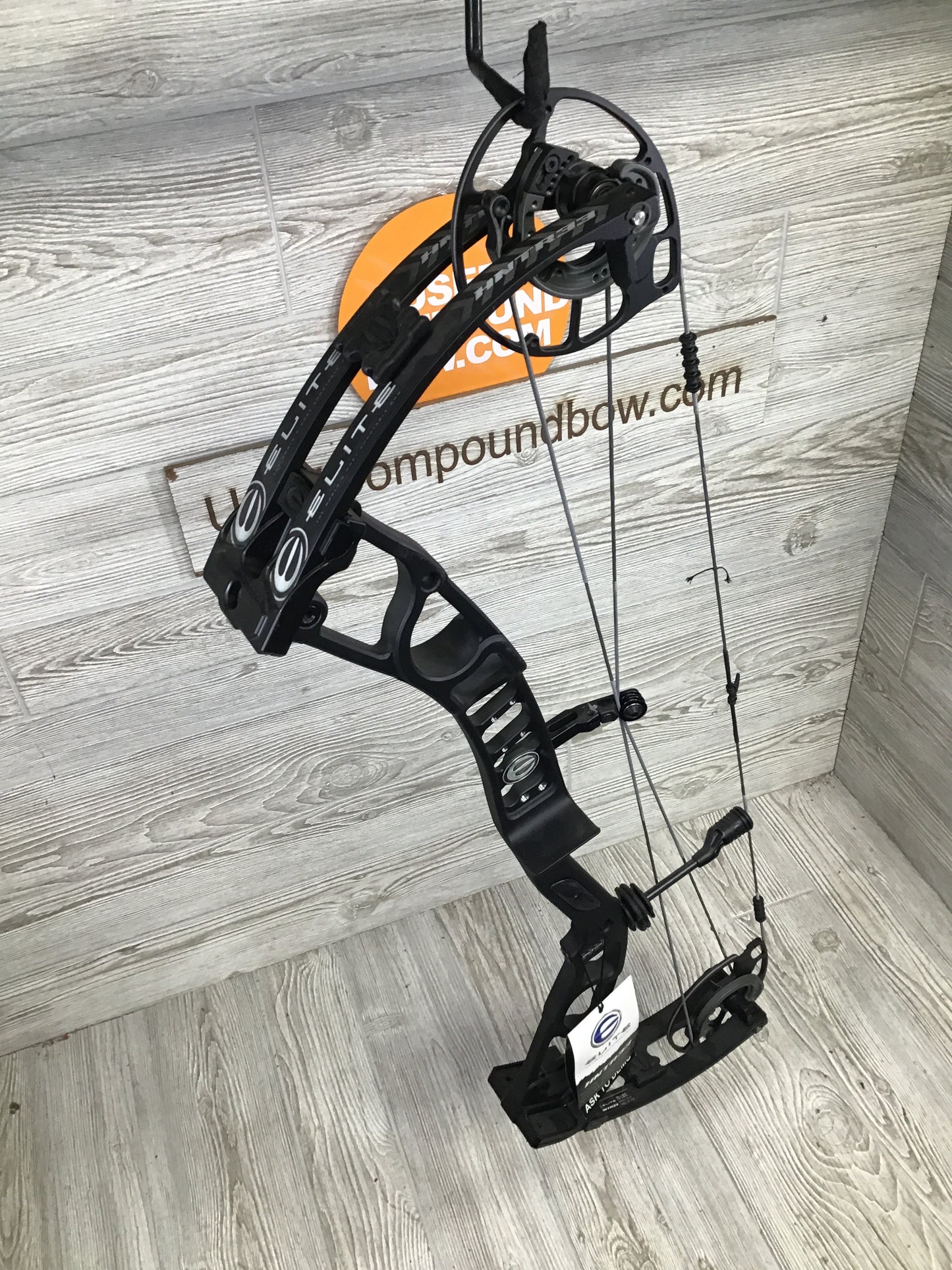Elite HNTR33 Black RH Bow