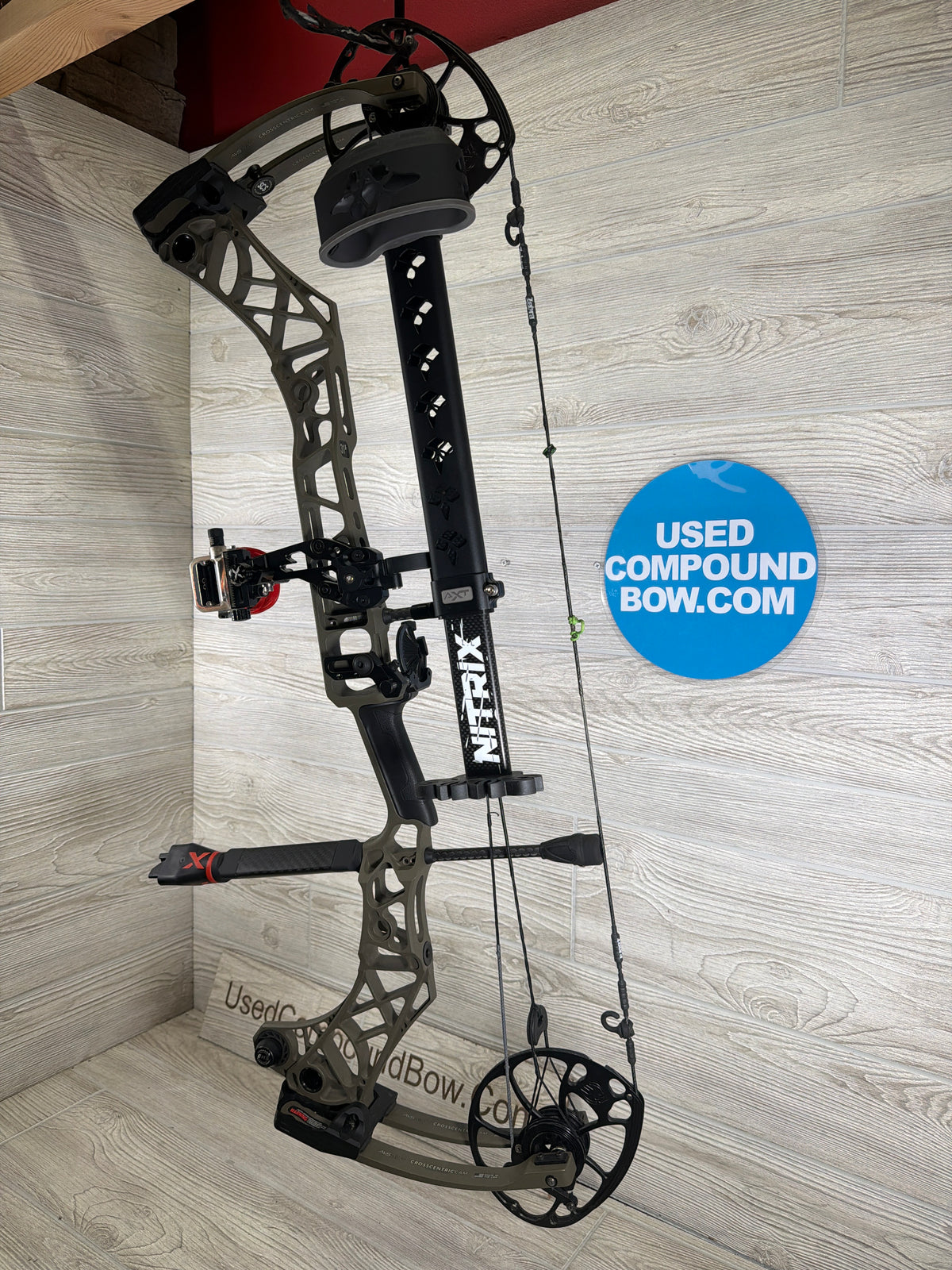 Used Mathews VXR 31.5 27.5" 60lb Left Hand Green Ambush Bow Pkg