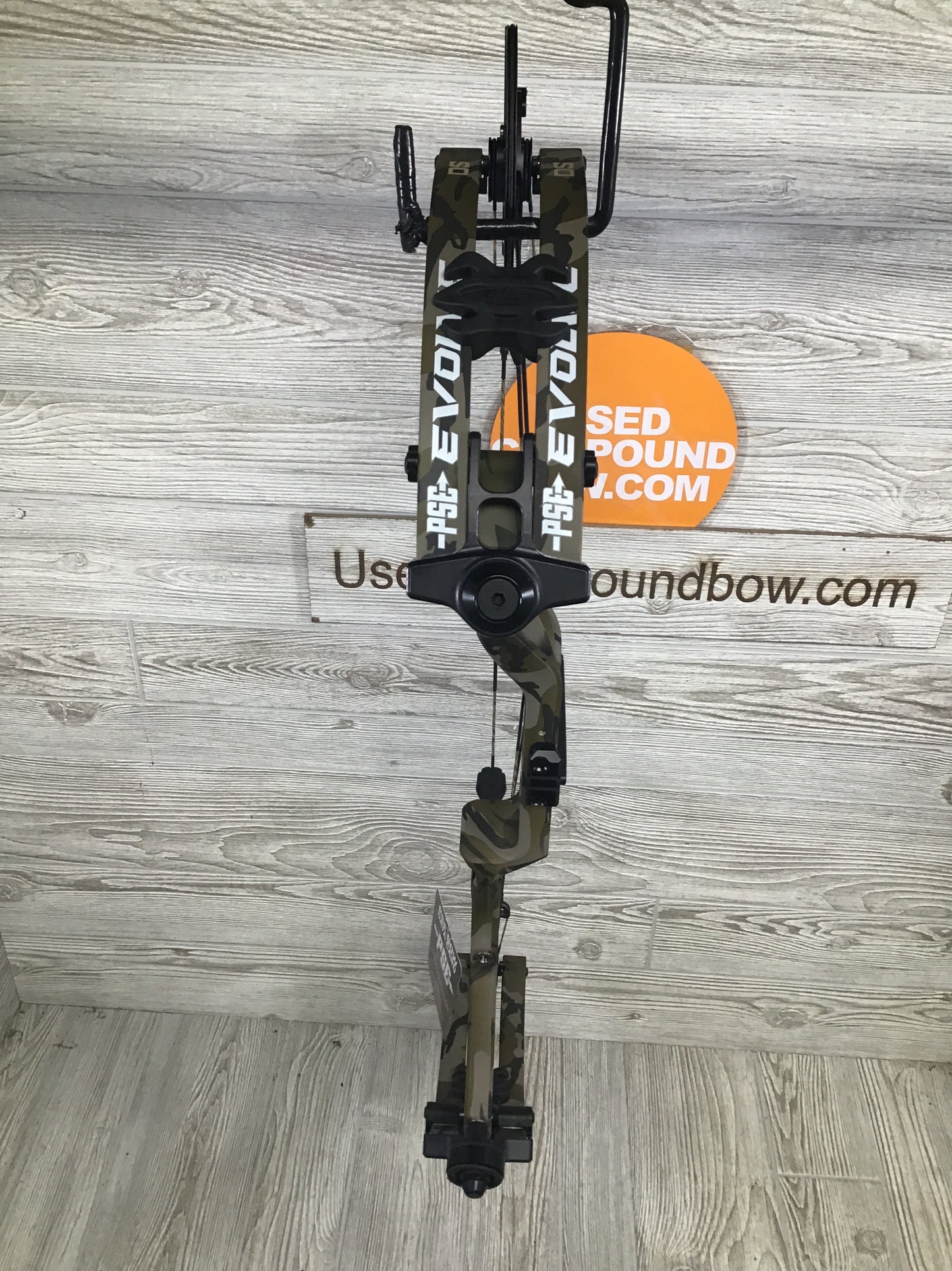 NEW IN BOX W/WARRANTY PSE EVOLVE 30 - Mossy Oak Bottomland - 70 - LH - EC2