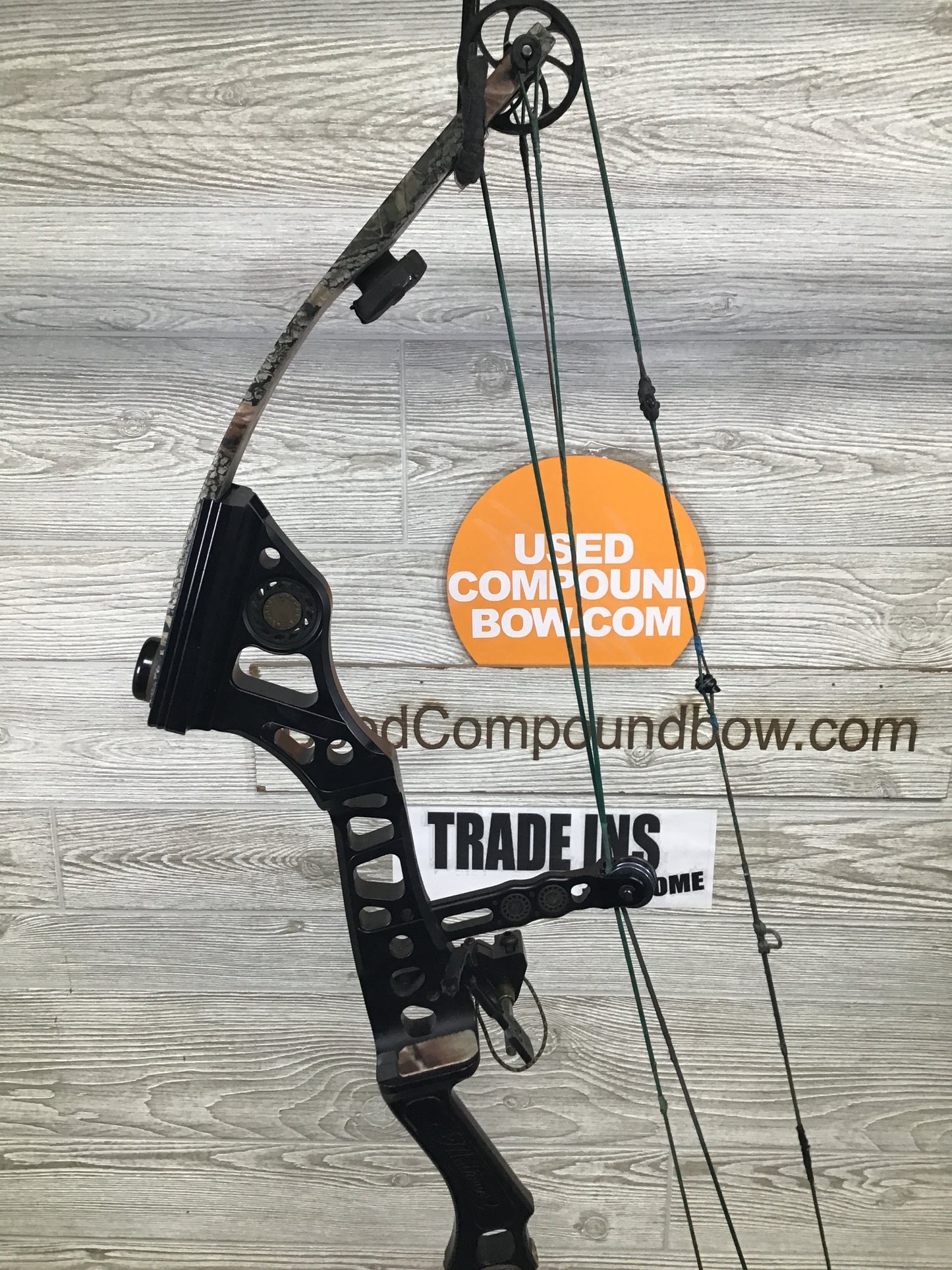 Used Mathews Apex 7 Right Handed Package 28.5-29" 50-60# black riser/Realtree limbs