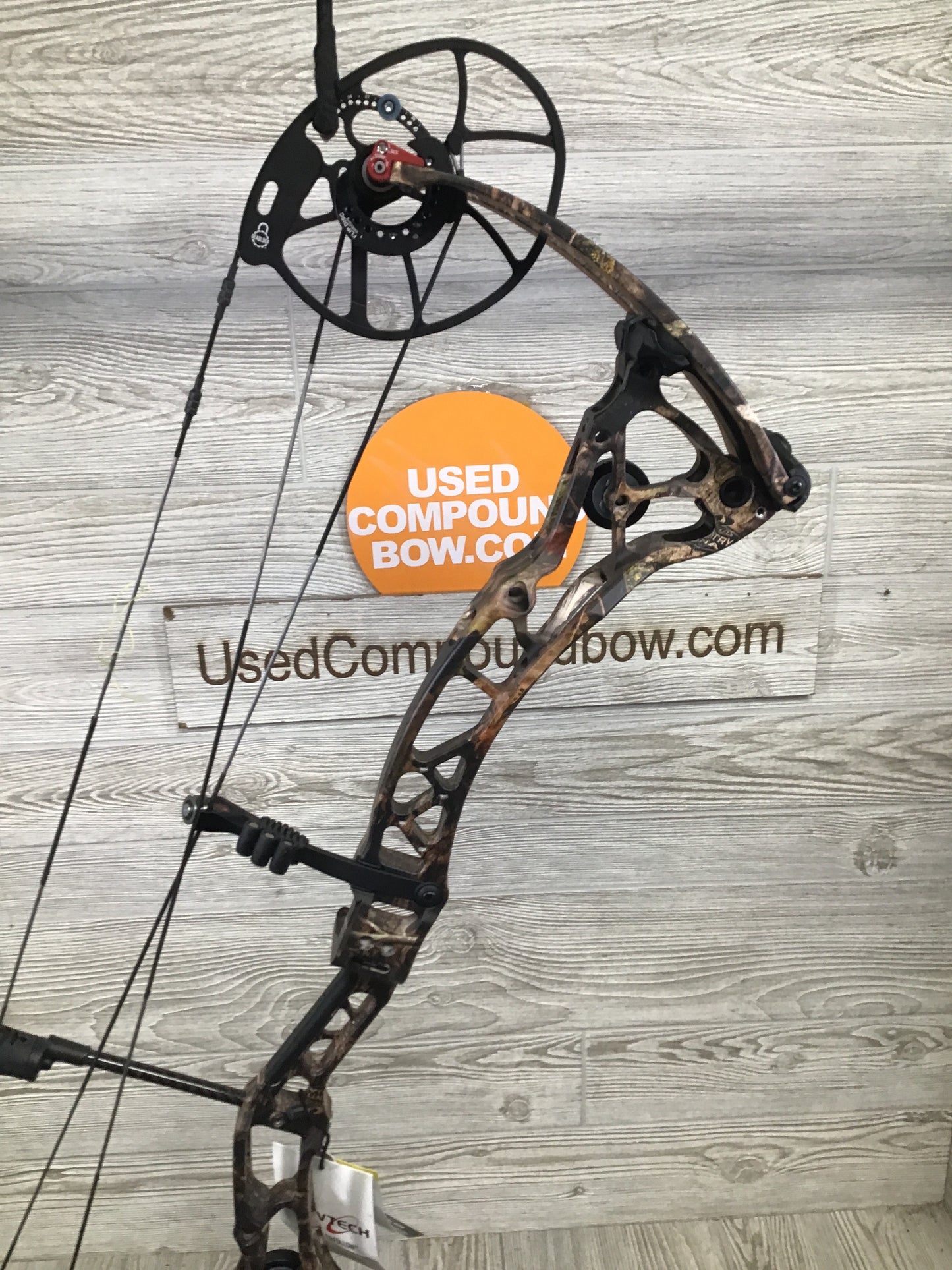 NEW Bowtech CP30 RH Mossy Oak 60-70
