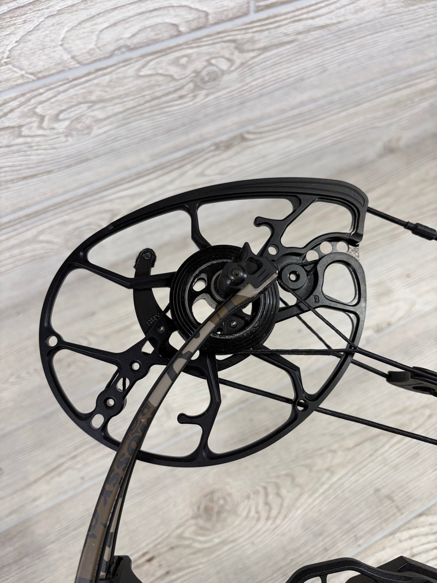 Used Mathews Lift 29.5 Right Handed Black Riser Bottomlands Limbs