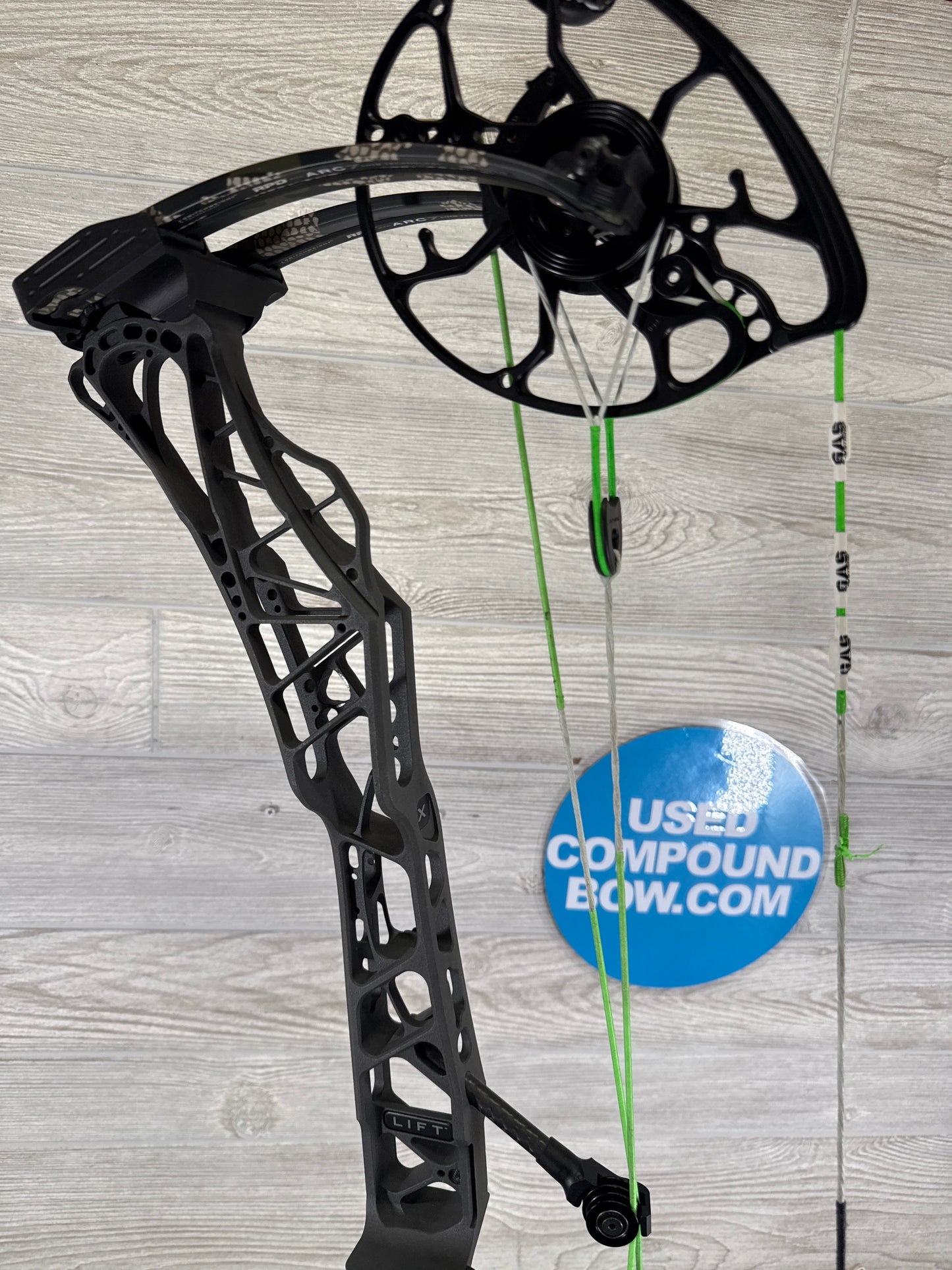 Used Mathews Lift X 29.5 Right Hand Shale with kuiu limbs
