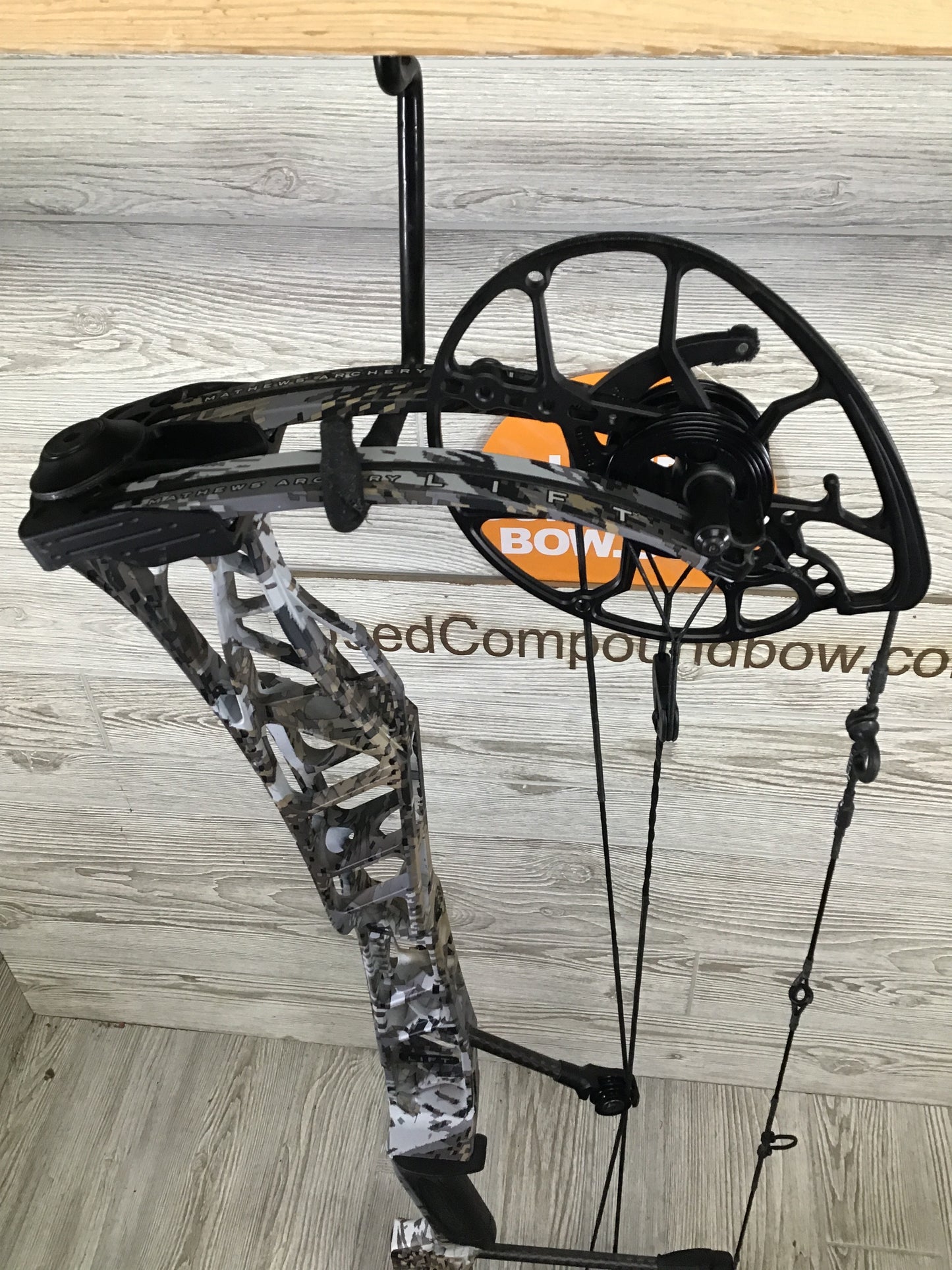 Used Mathews Lift 33 Elevated 2 Right Hand 28.5-60-85