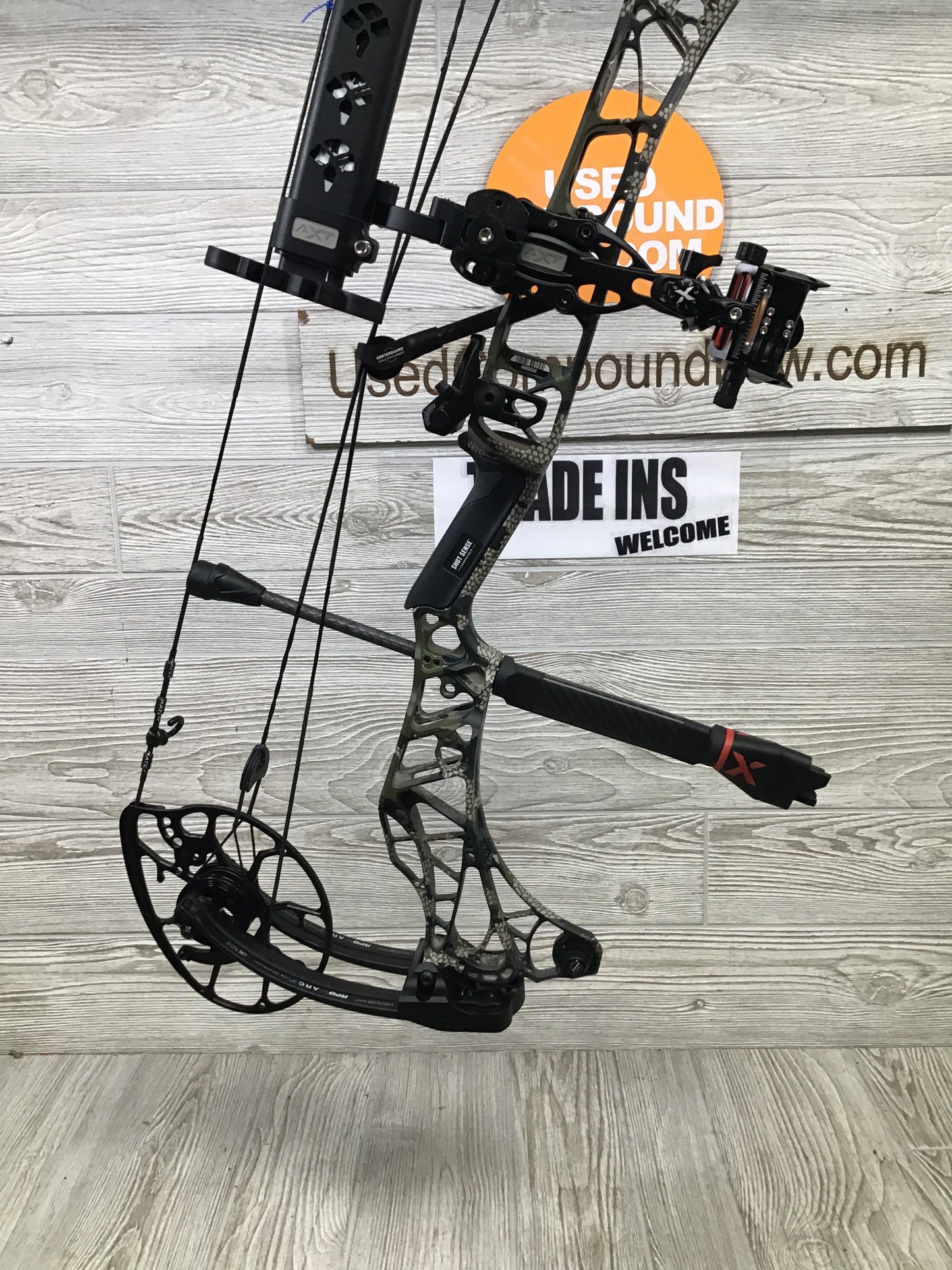 Used Mathews Lift X 29.5 Right Hand Kuiu Verde riser/ Black limbs 27"/70# Package