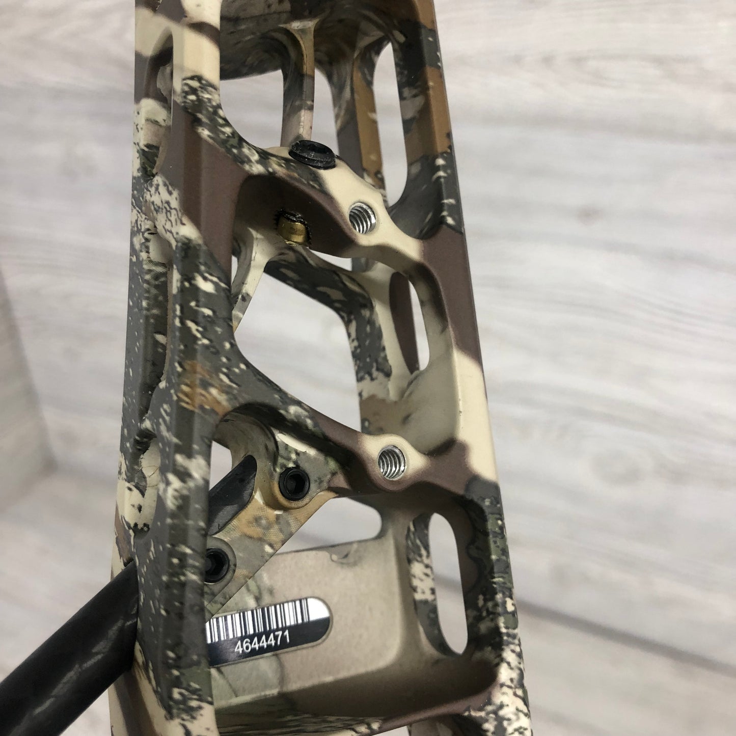 Used Mathews Phase4 29 RH Hand First Lite Camo with matching quiver