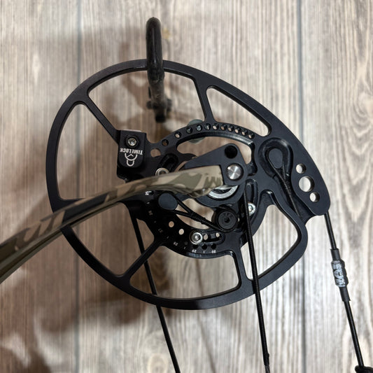 Used Bowtech Virtue Right Hand Black with Kuiu Limbs 60lb with SystmX strings + Bowtech Stand