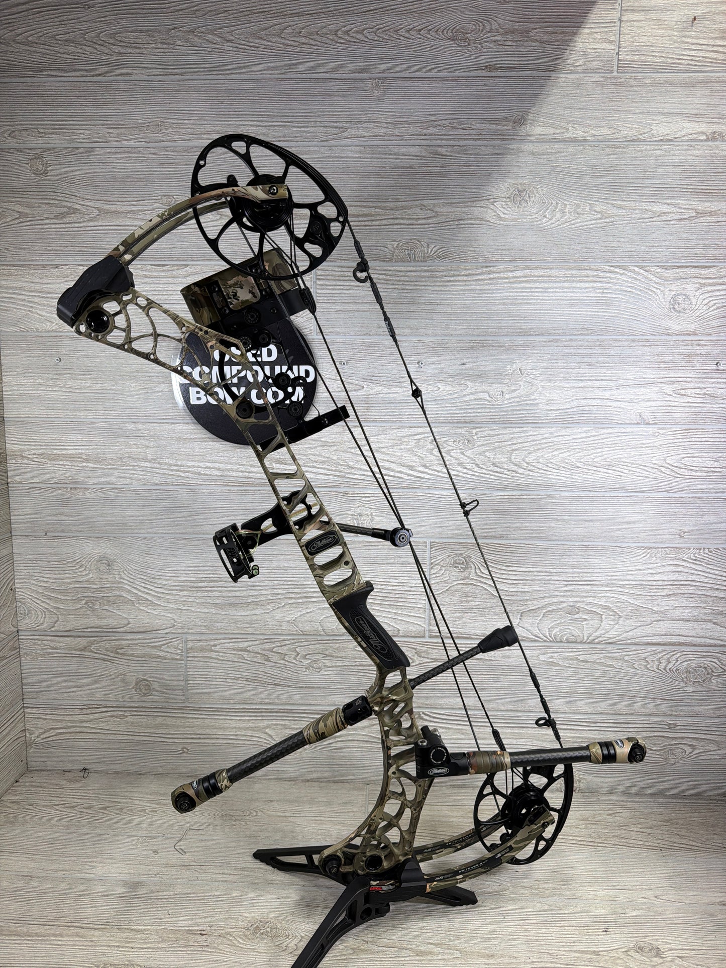 Used Mathews V3 31 Right Hand Under Armour Camo W/ Mathews Accessories