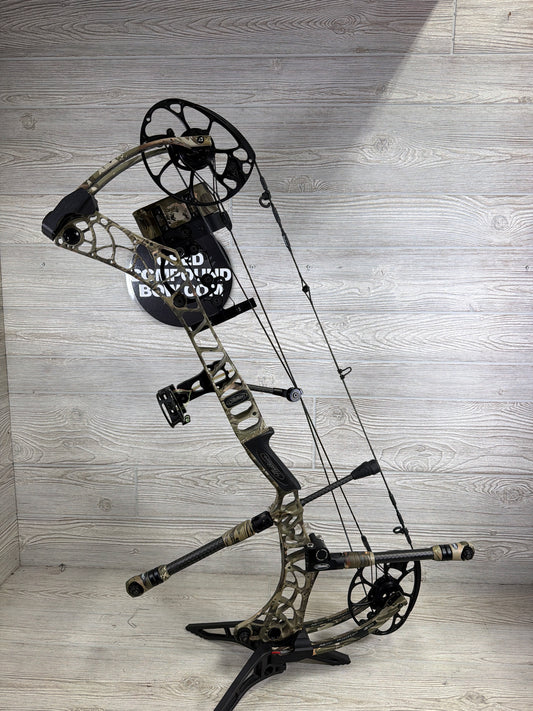 Used Mathews V3 31 Right Hand Under Armour Camo W/ Mathews Accessories
