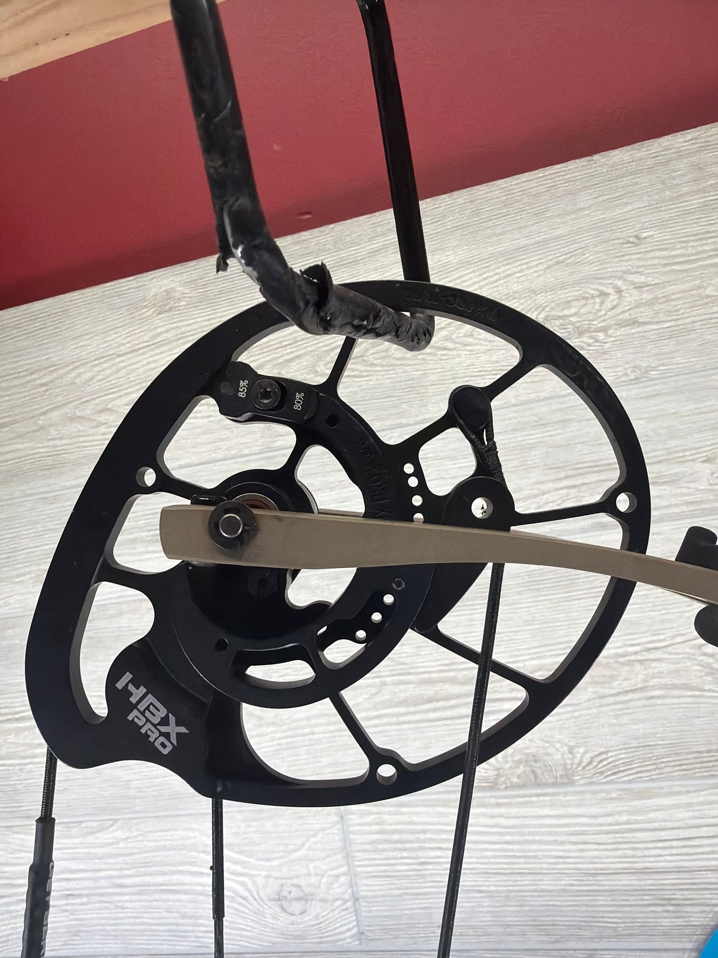 Used Hoyt Carbon RX-7 28.5" 70lb Right Hand Buckskin Bow w/Schaefer XV Rest
