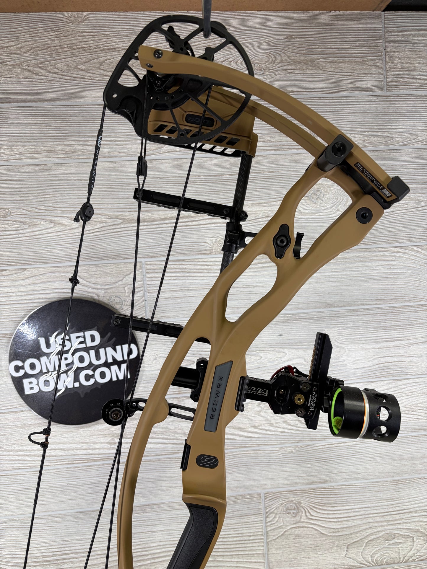 Hoyt RX-9 Left Handed 60-70# Bourbon with Accessories
