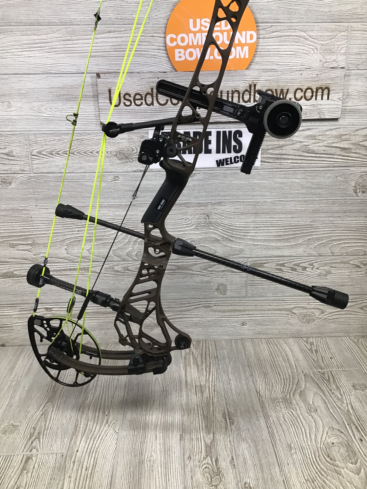 Used Mathews ARC 34 Right Handed Kodiak 28"/70# LOADED PACKAGE
