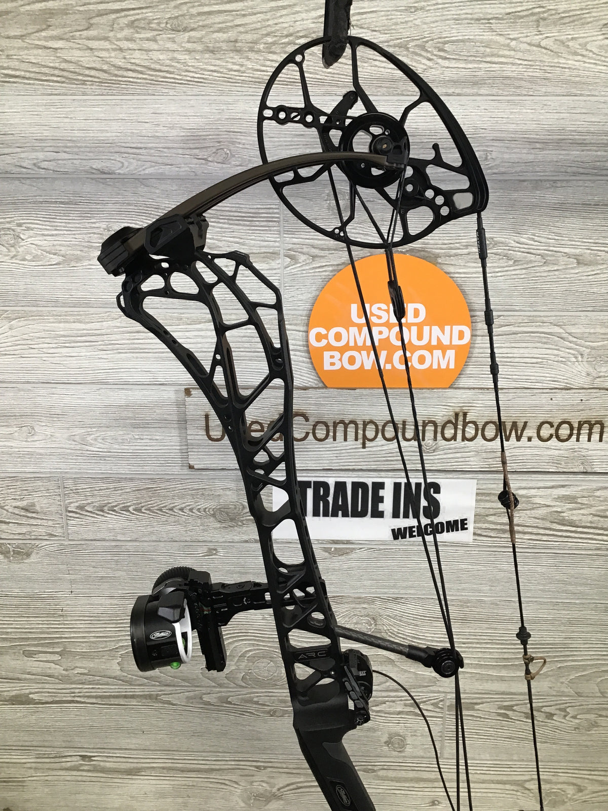 Used Mathews ARC 34 Right Handed Black riser/ Kodiak limbs 31"/60# LOADED PACKAGE