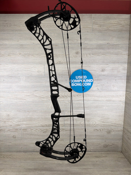 Used Mathews Phase 4 33 30" 75lb RH Black Bow