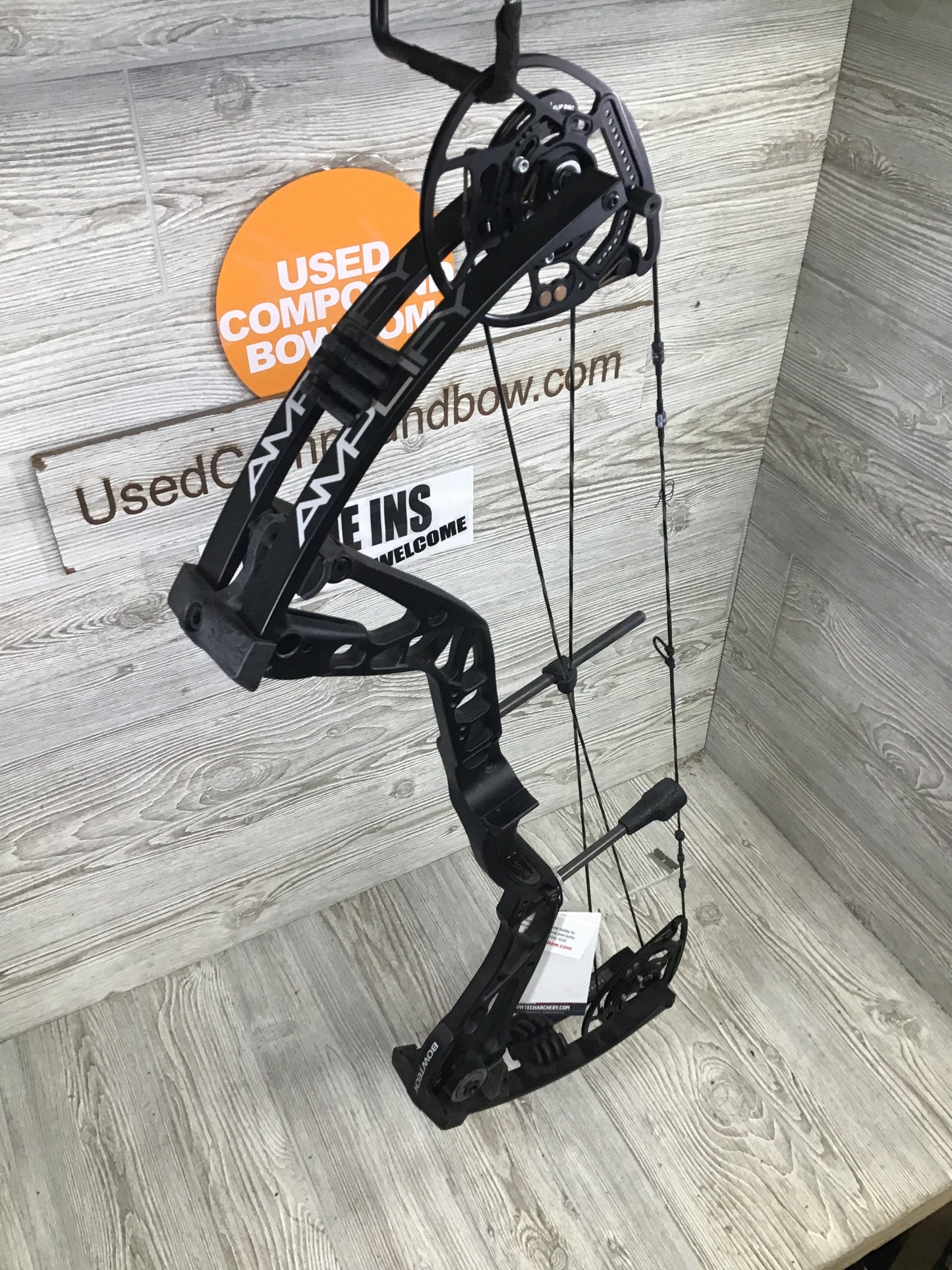Bowtech Amplify Right Handed 21"-30" 8-70# Black