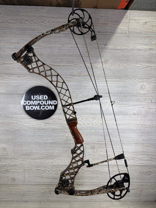 Used Mathews Helim 29" RH 40-50lbs Lost Camo
