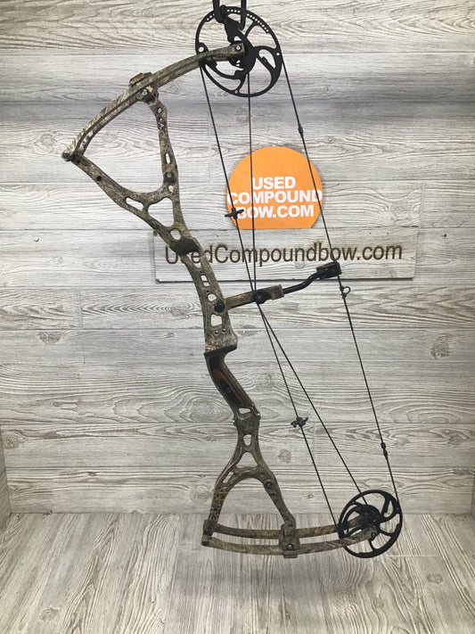 Used Bowtech General 60-70# Right Handed Mossy Oak brush