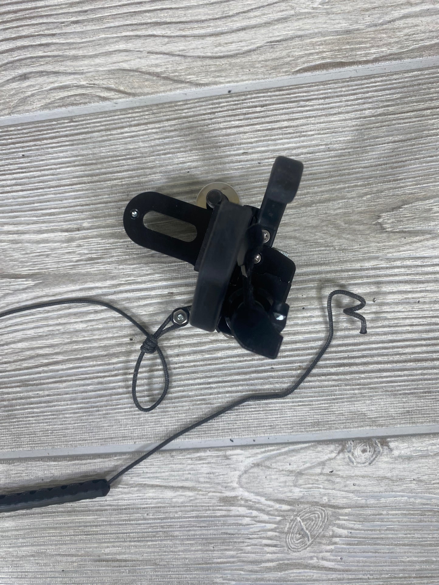 Used Hamskea Epsilon Universal Bracket RH Black