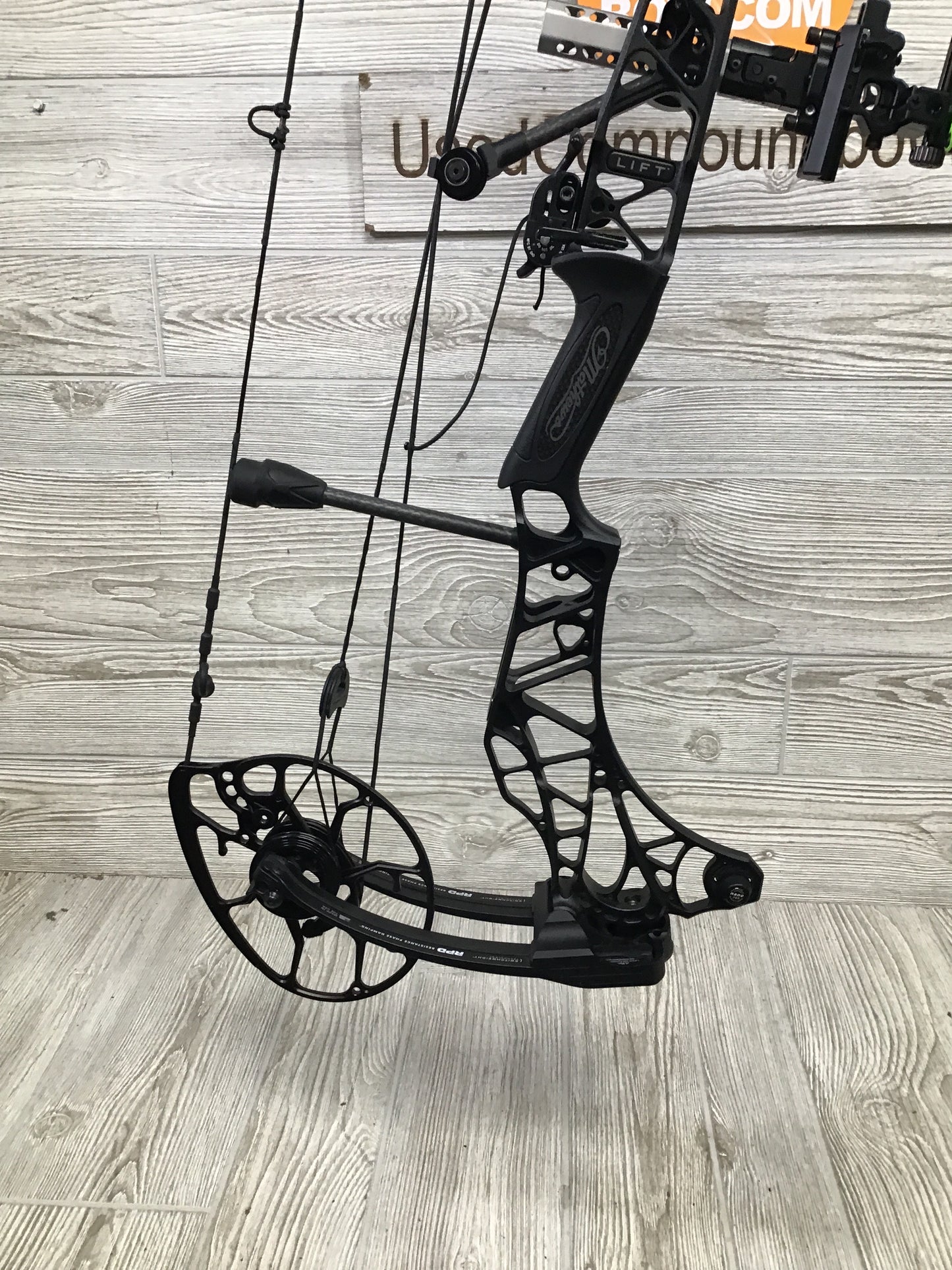 Mathews LIFT 29.5 29" 65lb Left Hand Black Bow Pkg