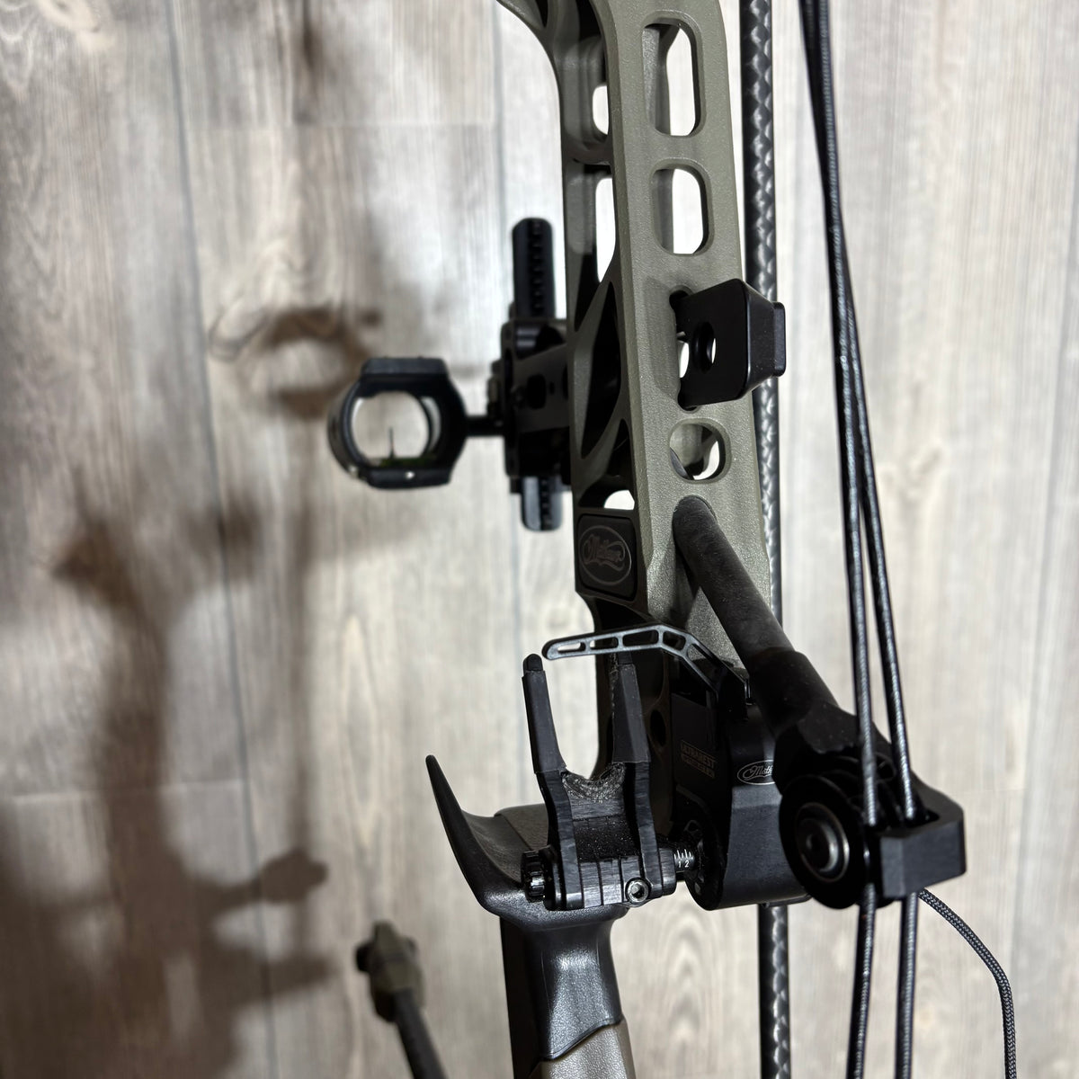 Used Mathews Phase4 29 RH Ambush LOADED Package