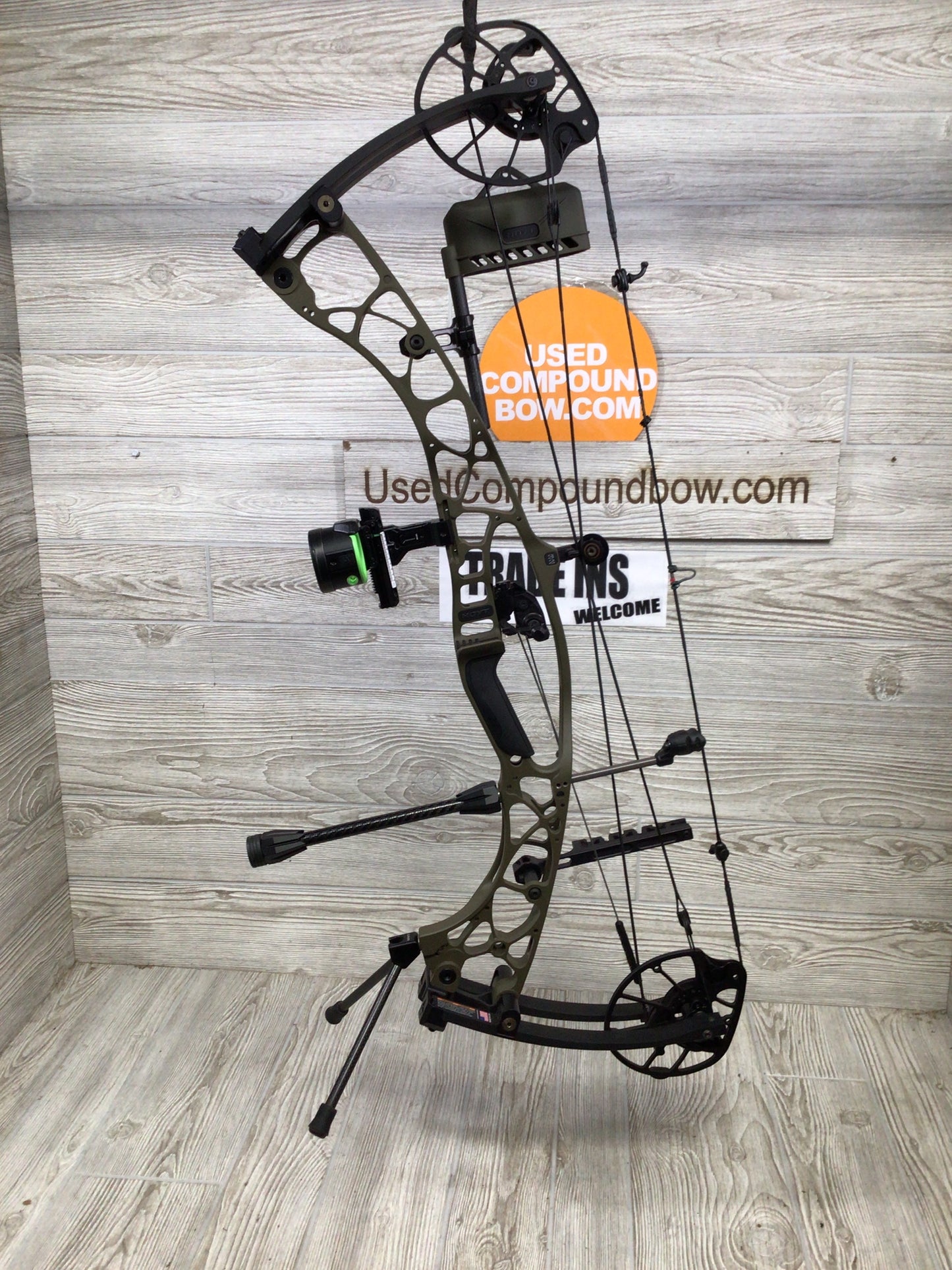 Used Hoyt AX-90 BEAST Right Handed LOADED PACKAGE 28"/90# Wilderness