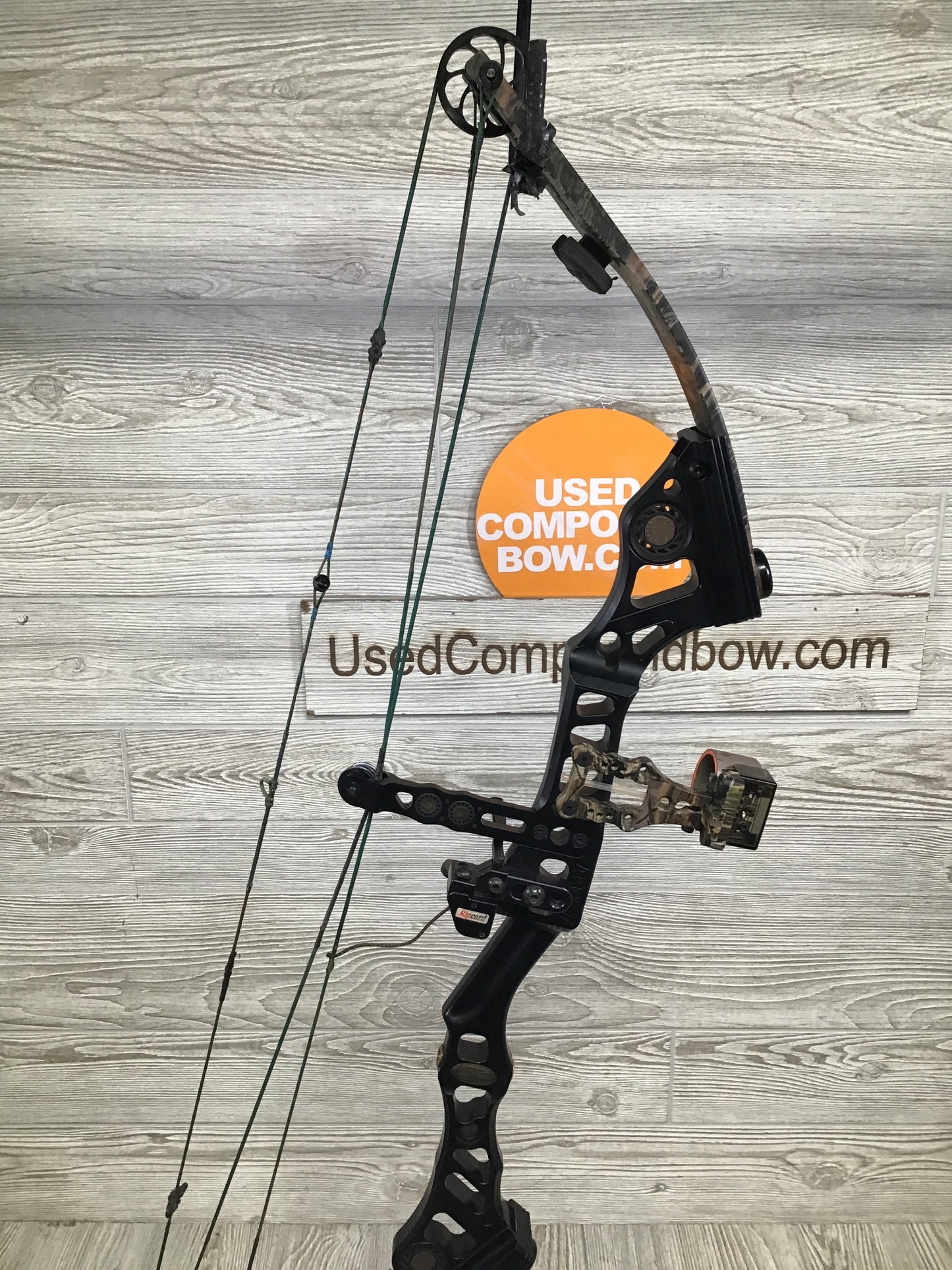 Used Mathews Apex 7 Right Handed Package 50-60# black riser/Realtree limbs
