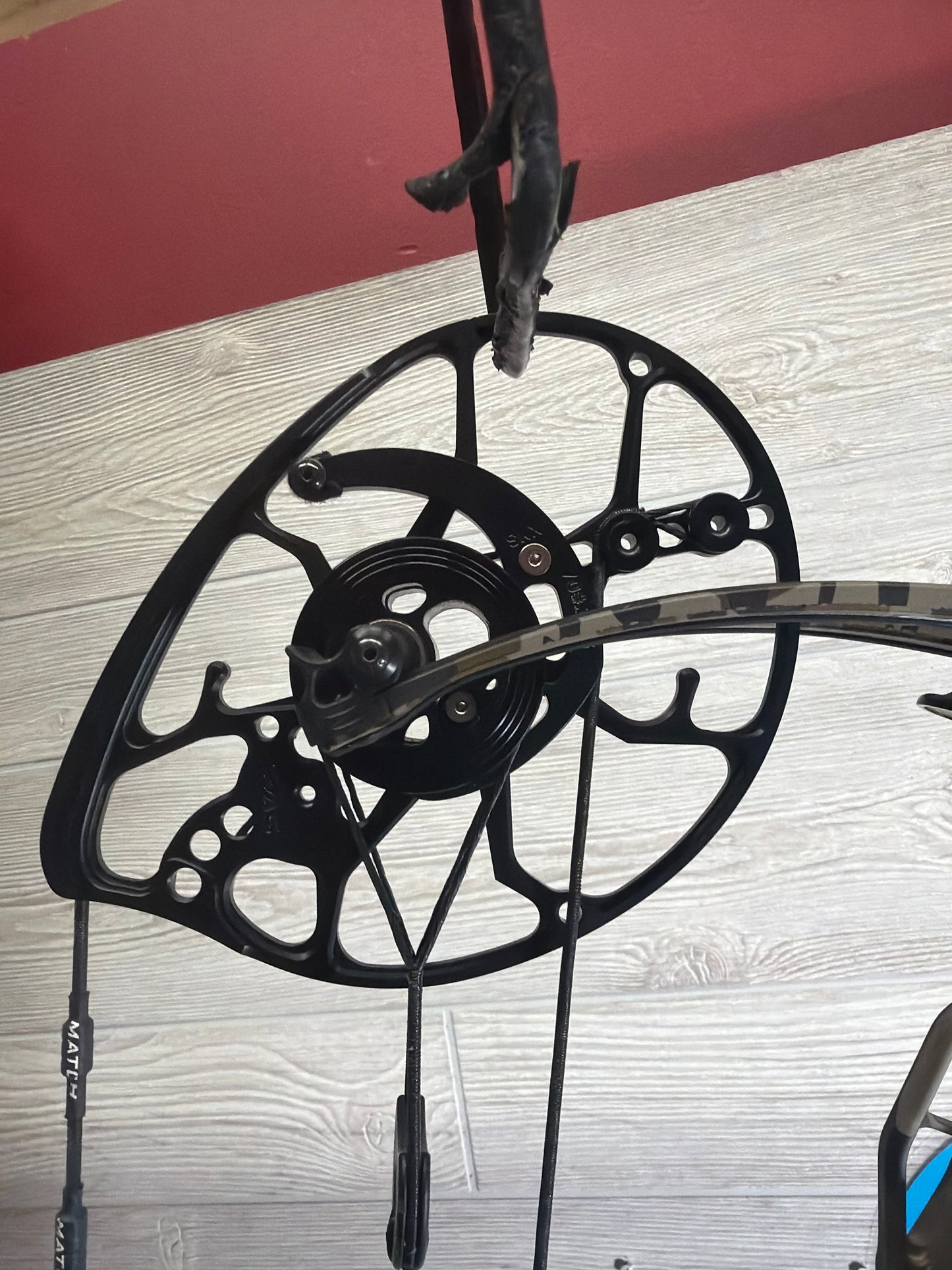 Used Mathews LIFT 33 27.5" 70lb Mossy Oak Bottomland Right Hand Bow