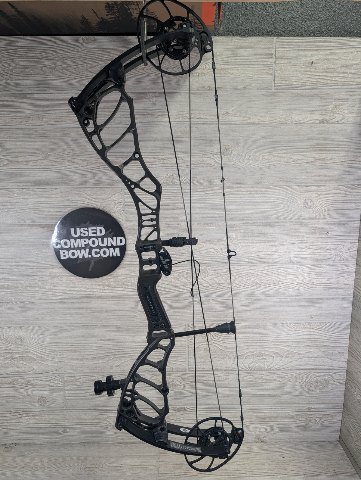 Used Bowtech Alliance 33 Right Handed 65-75# Stealth Grey