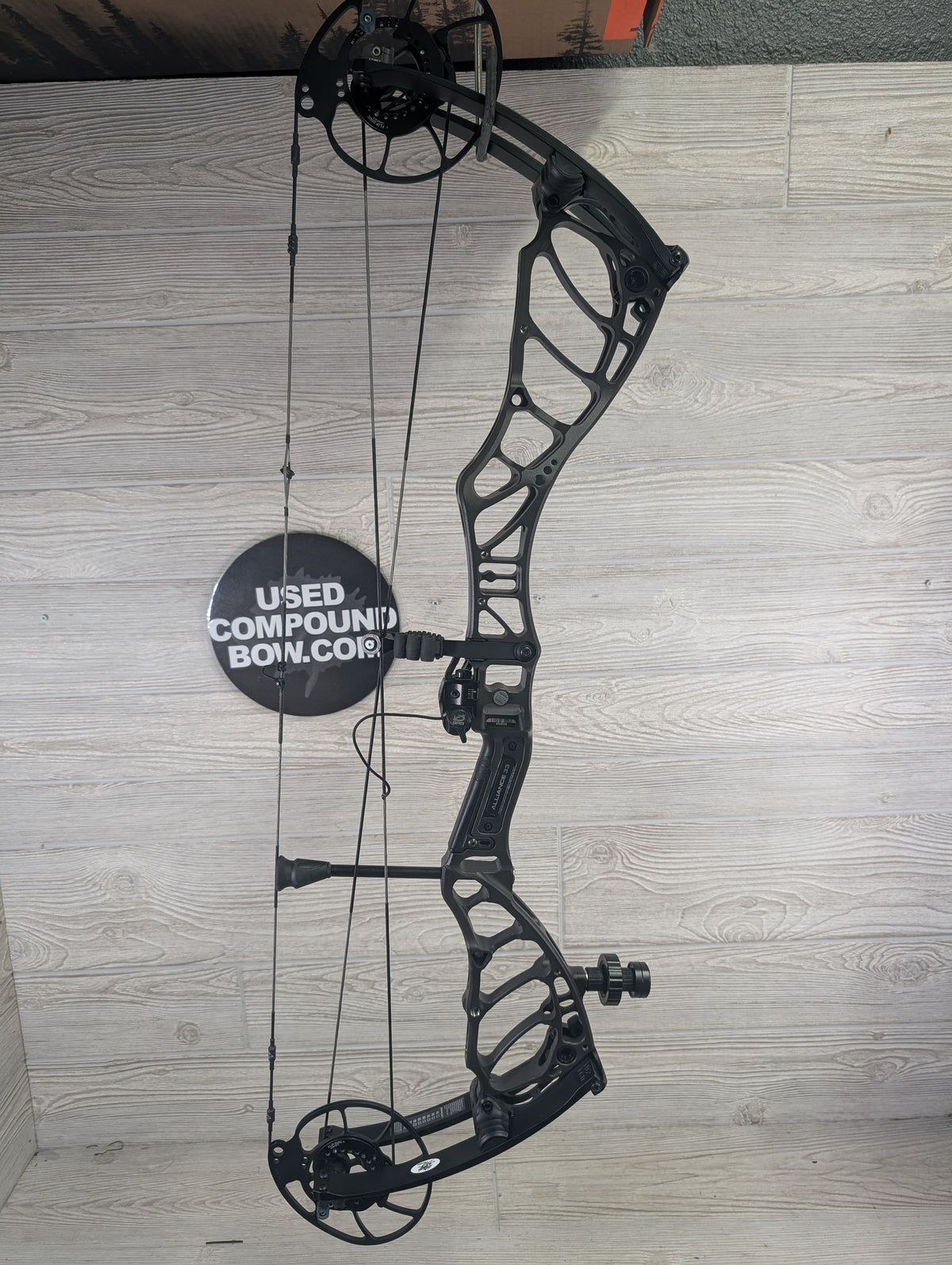 Used Bowtech Alliance 33 Right Handed 65-75# Stealth Grey