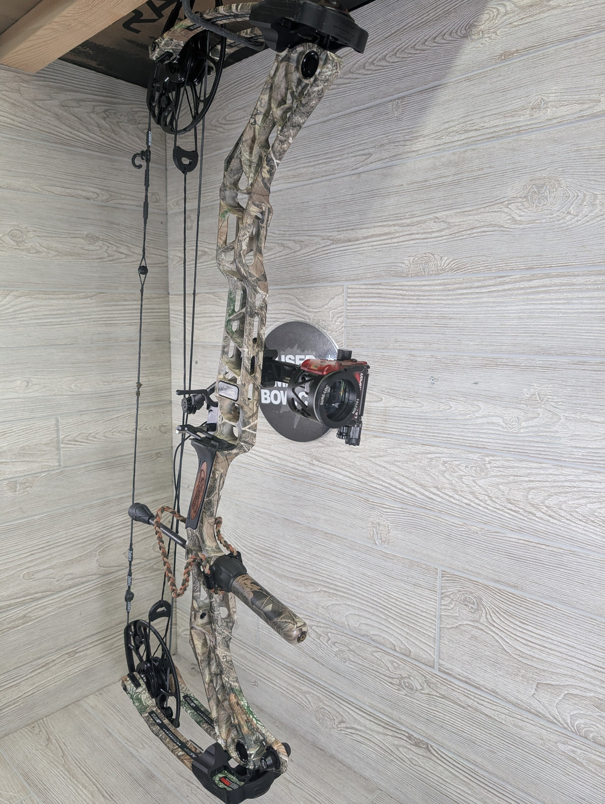 Used Mathews V3 31 Left Hand Realtree Camo Pkg