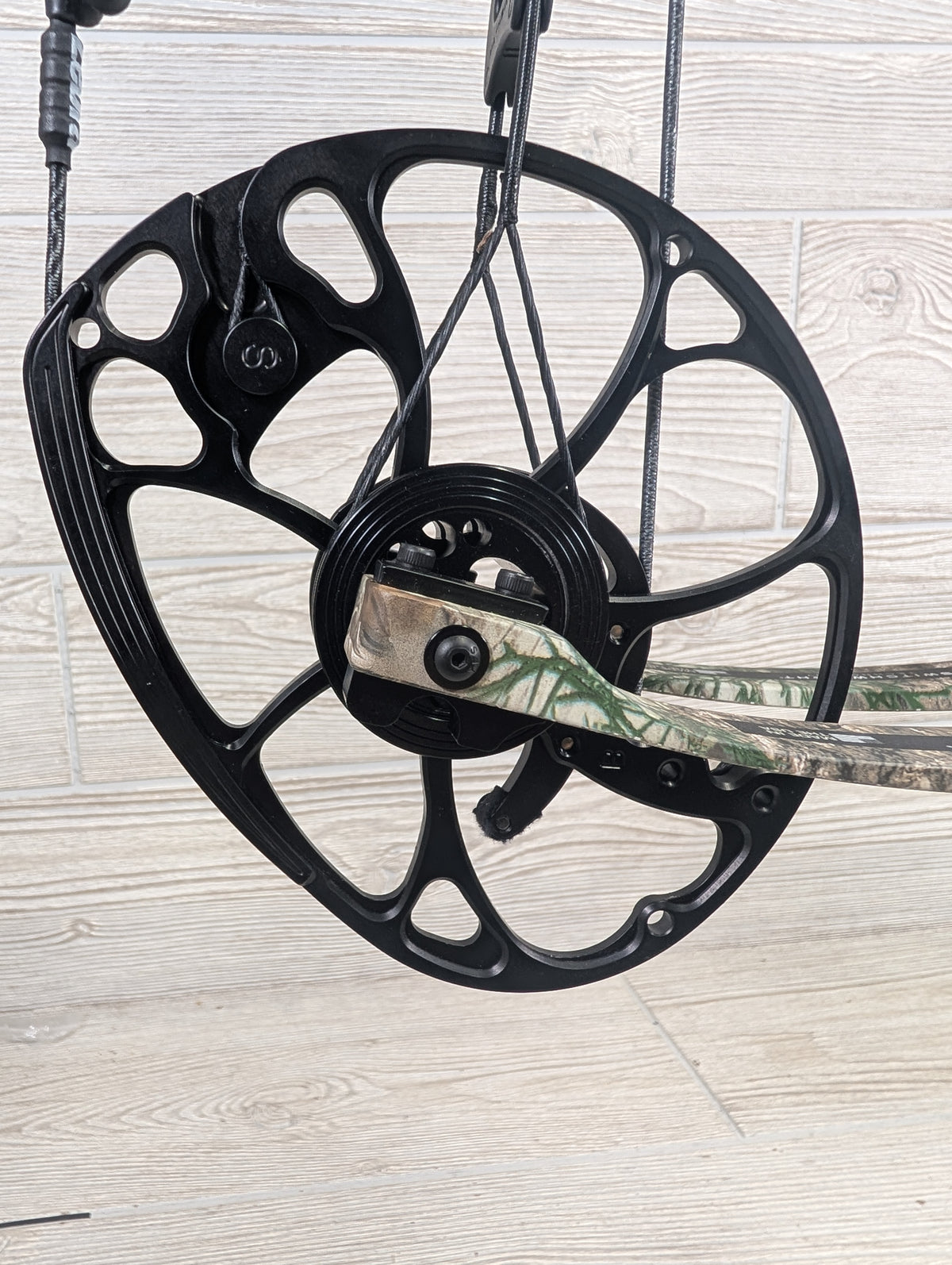 Used Mathews V3 31 Left Hand Realtree Camo Pkg