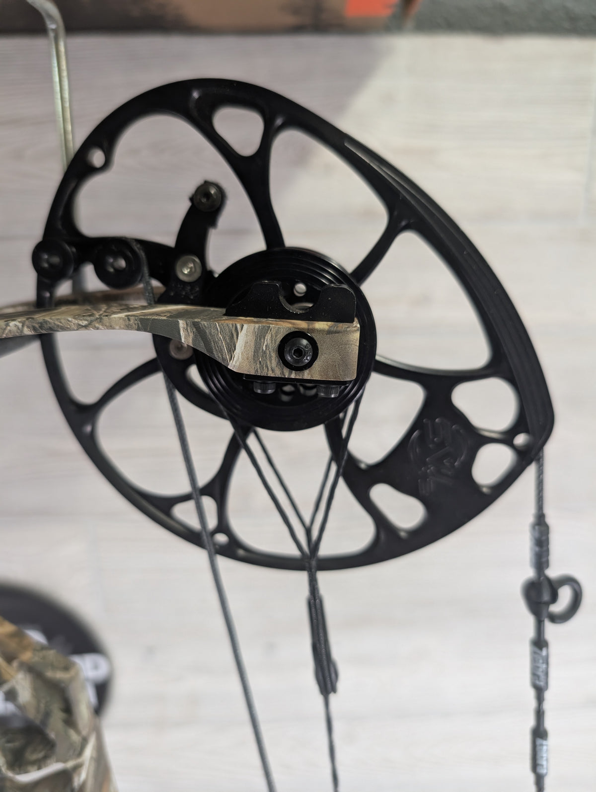 Used Mathews V3 31 Left Hand Realtree Camo Pkg