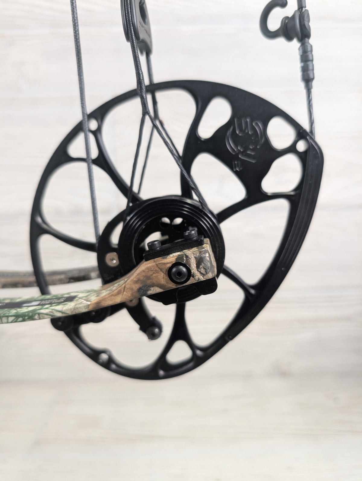 Used Mathews V3 31 Left Hand Realtree Camo Pkg