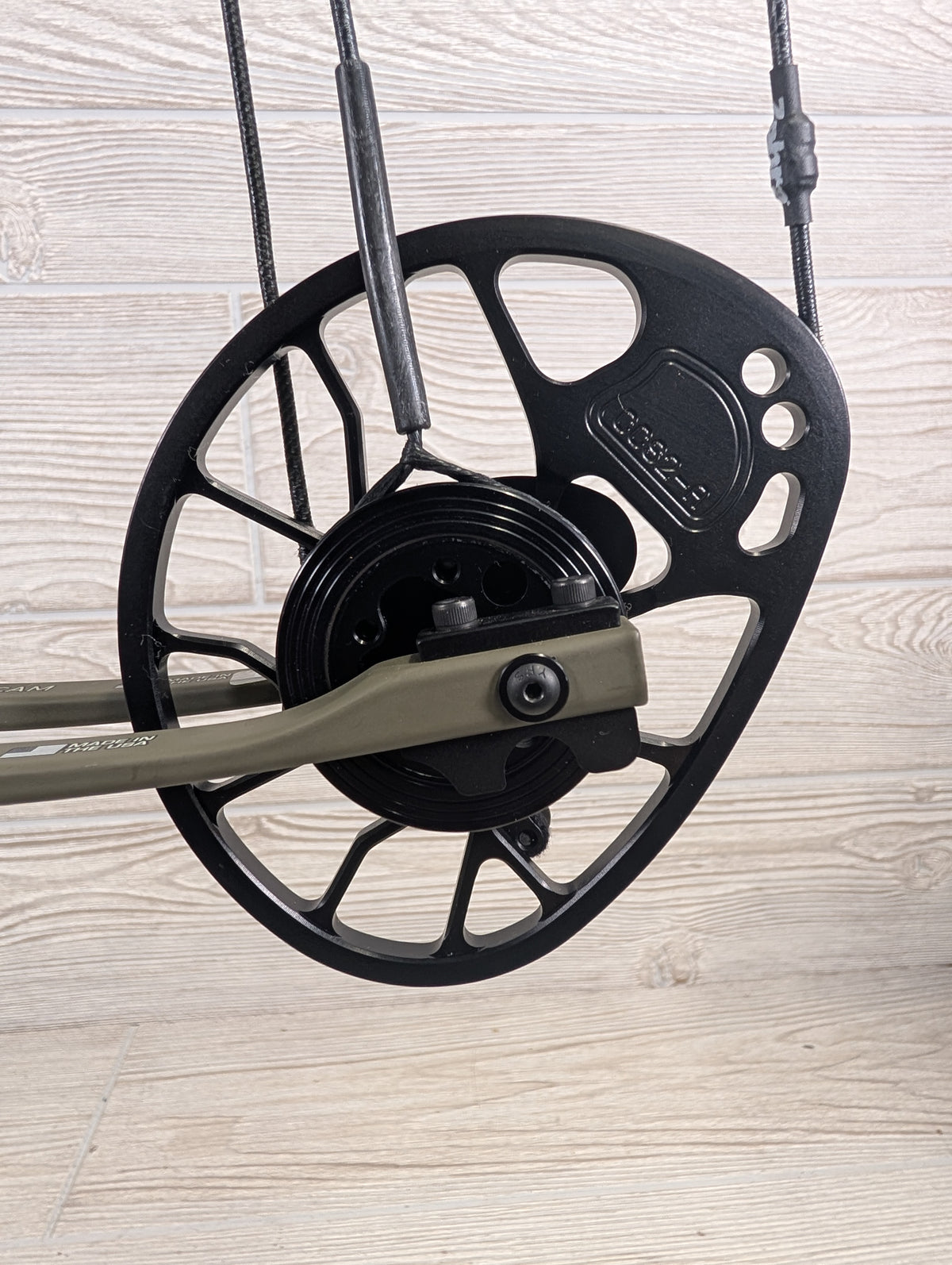 Mathews Prima Green Ambush RH Bow Package 30-50 lbs