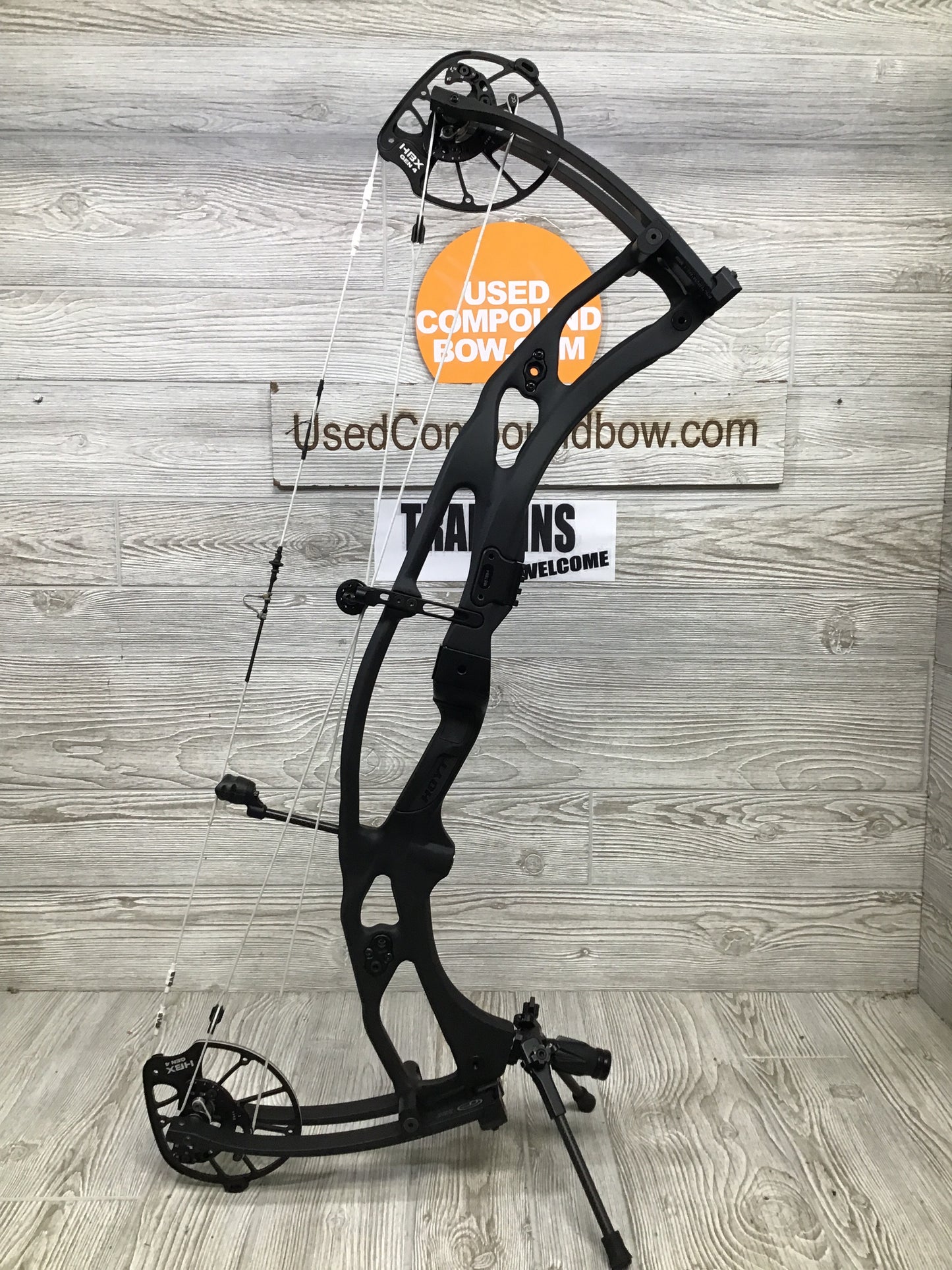 Hoyt RX-10 RH Black with Topo Limbs 65-75 lbs