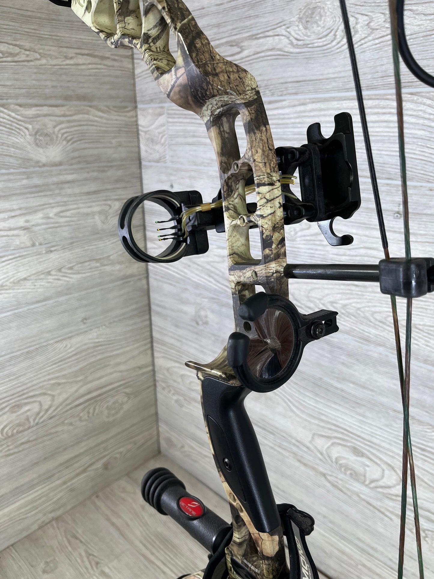 Diamond Outlaw Camo Right Handed Package 60-70#