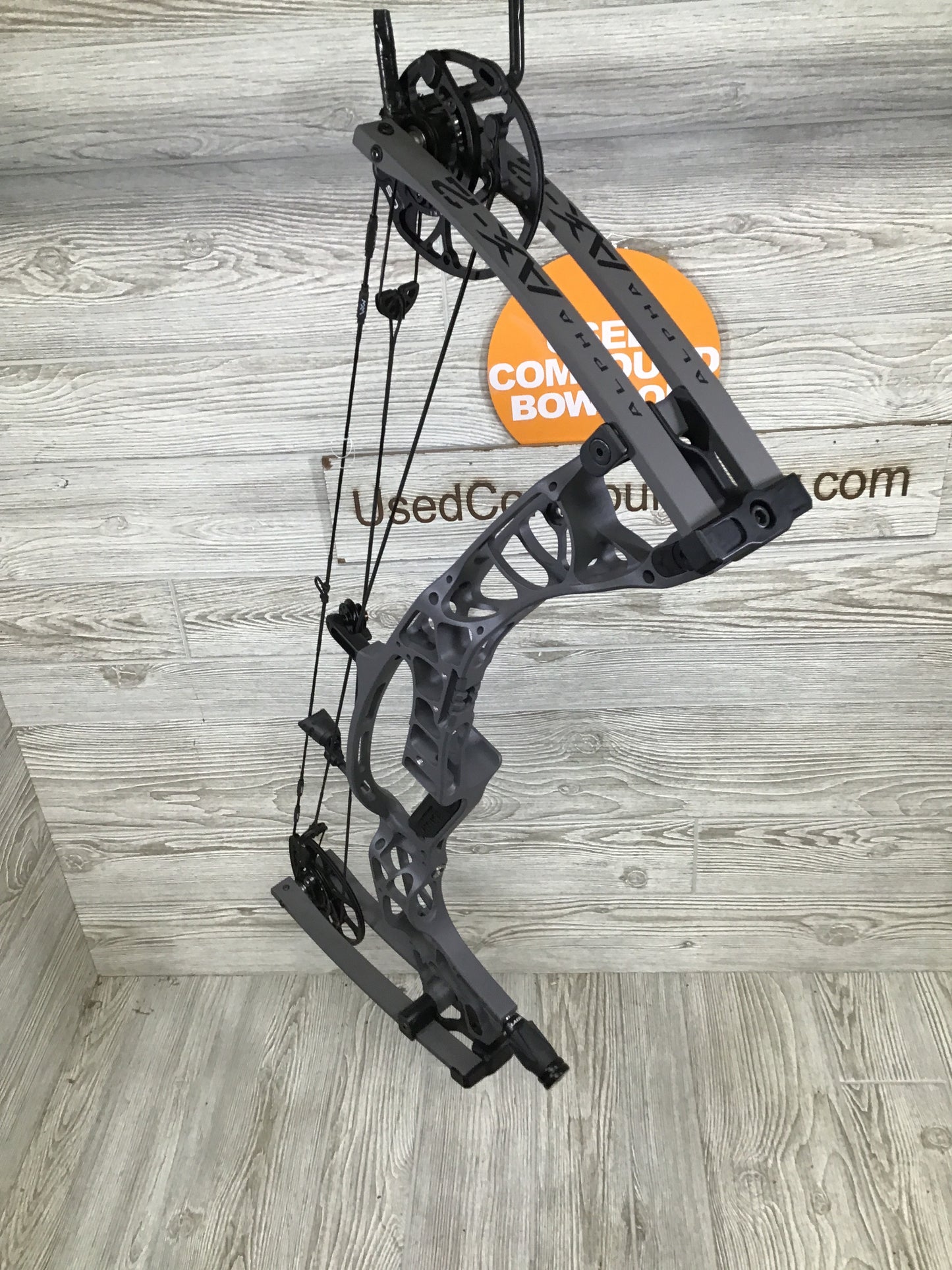 Used Hoyt Alpha AX-2 SD Tombstone 40-50# Right Handed