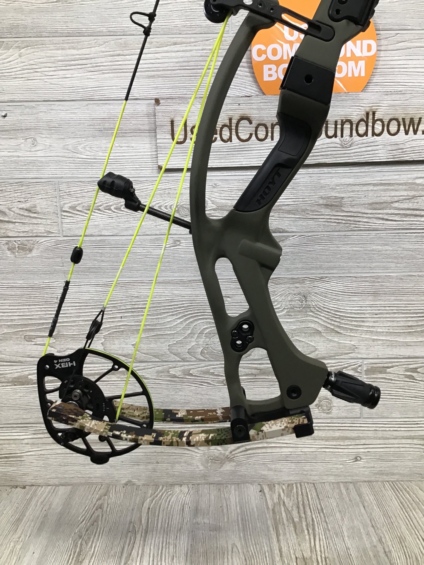 Hoyt RX-9 Right Handed Wilderness/Subalpine Limbs 70lbs 25-30" Bow