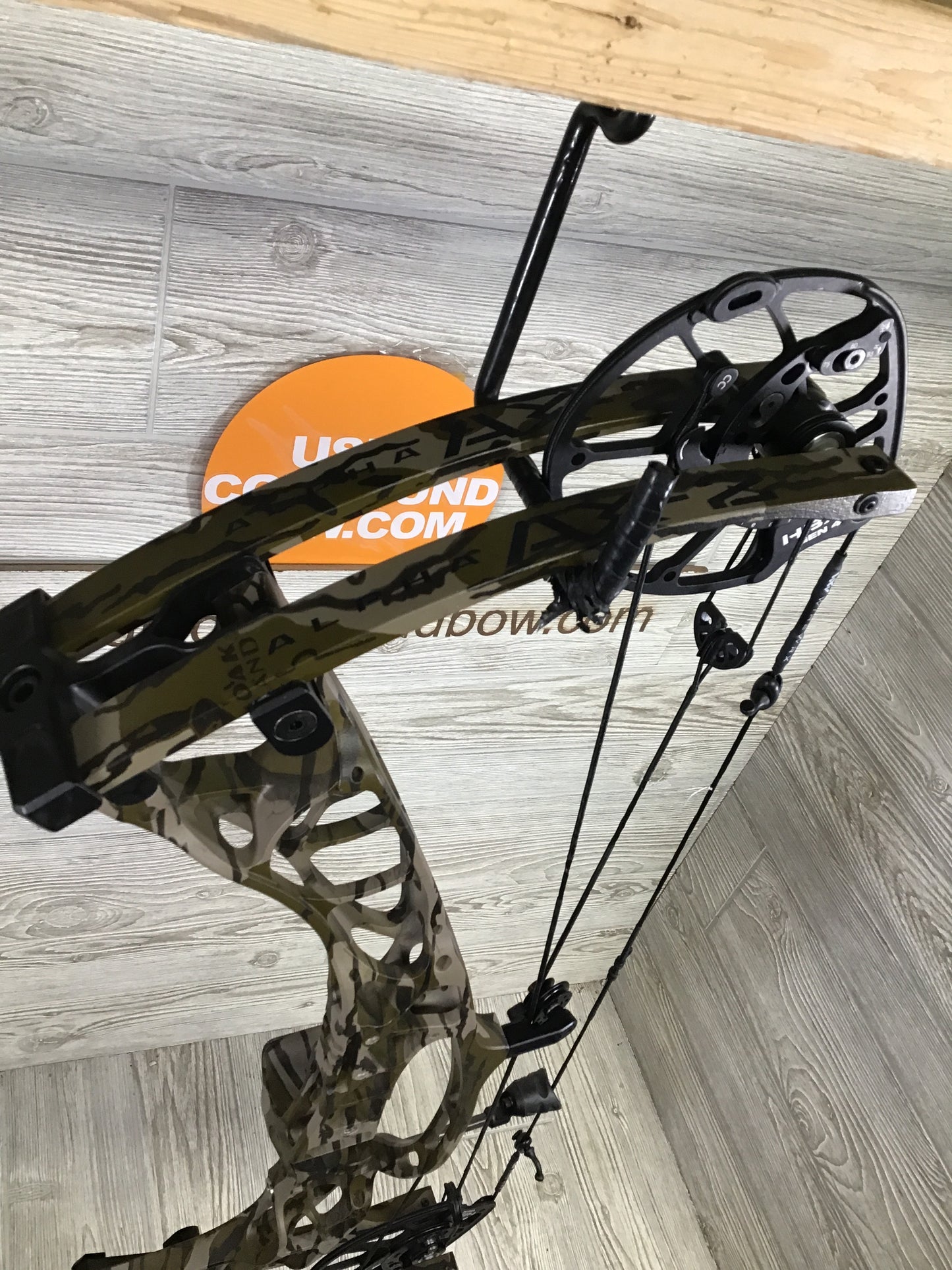 Used Hoyt Alpha AX-2 29 Bottomlands LH 70 - 25-30