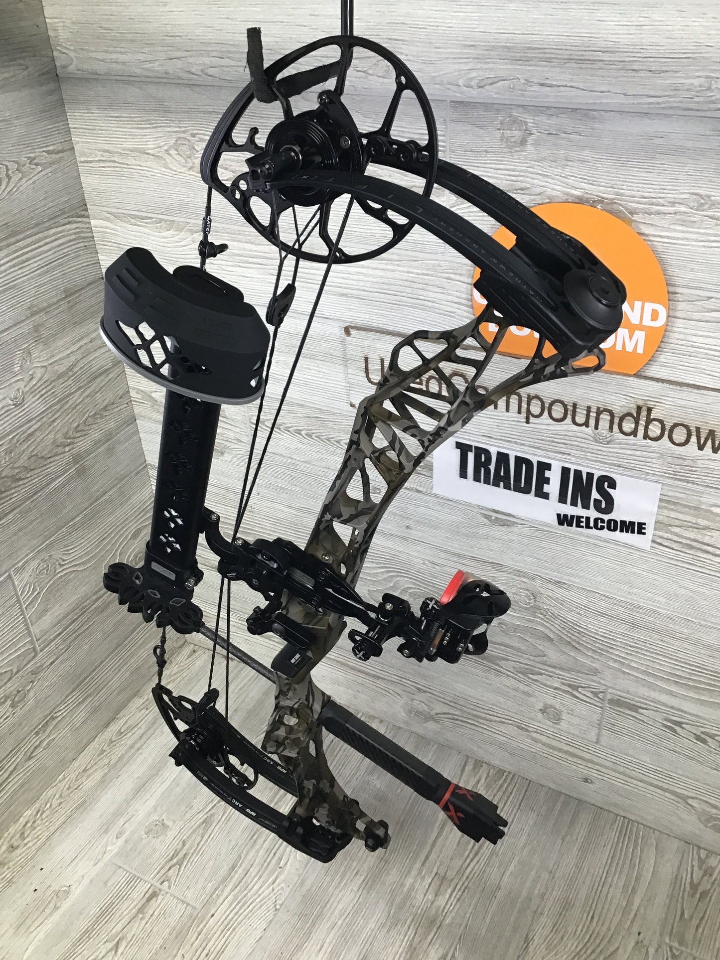 Used Mathews Lift X 29.5 Right Hand Bottomlands riser/Black limbs 28.5/65# Package